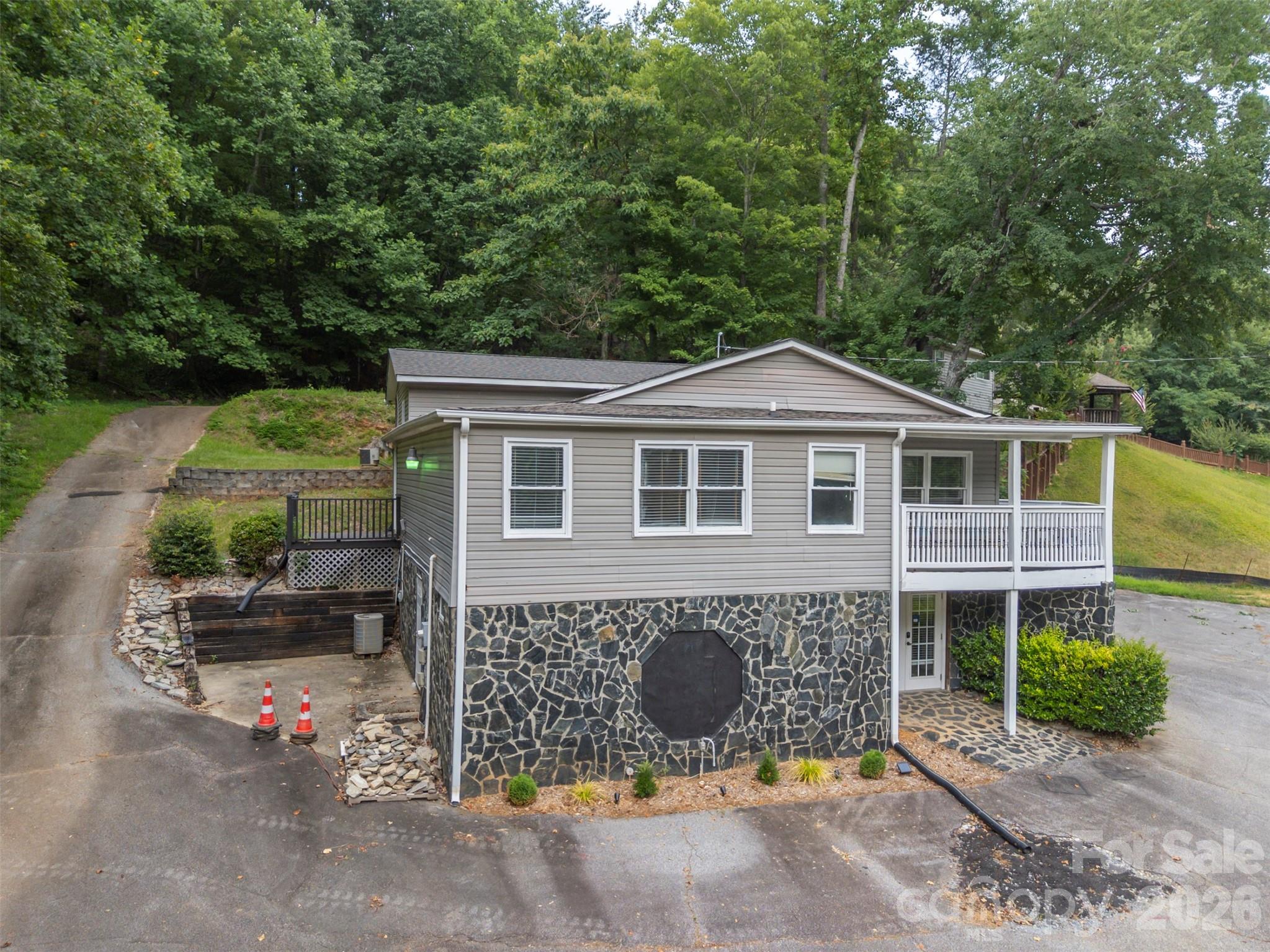 1840 Memorial Highway Property Photo 4
