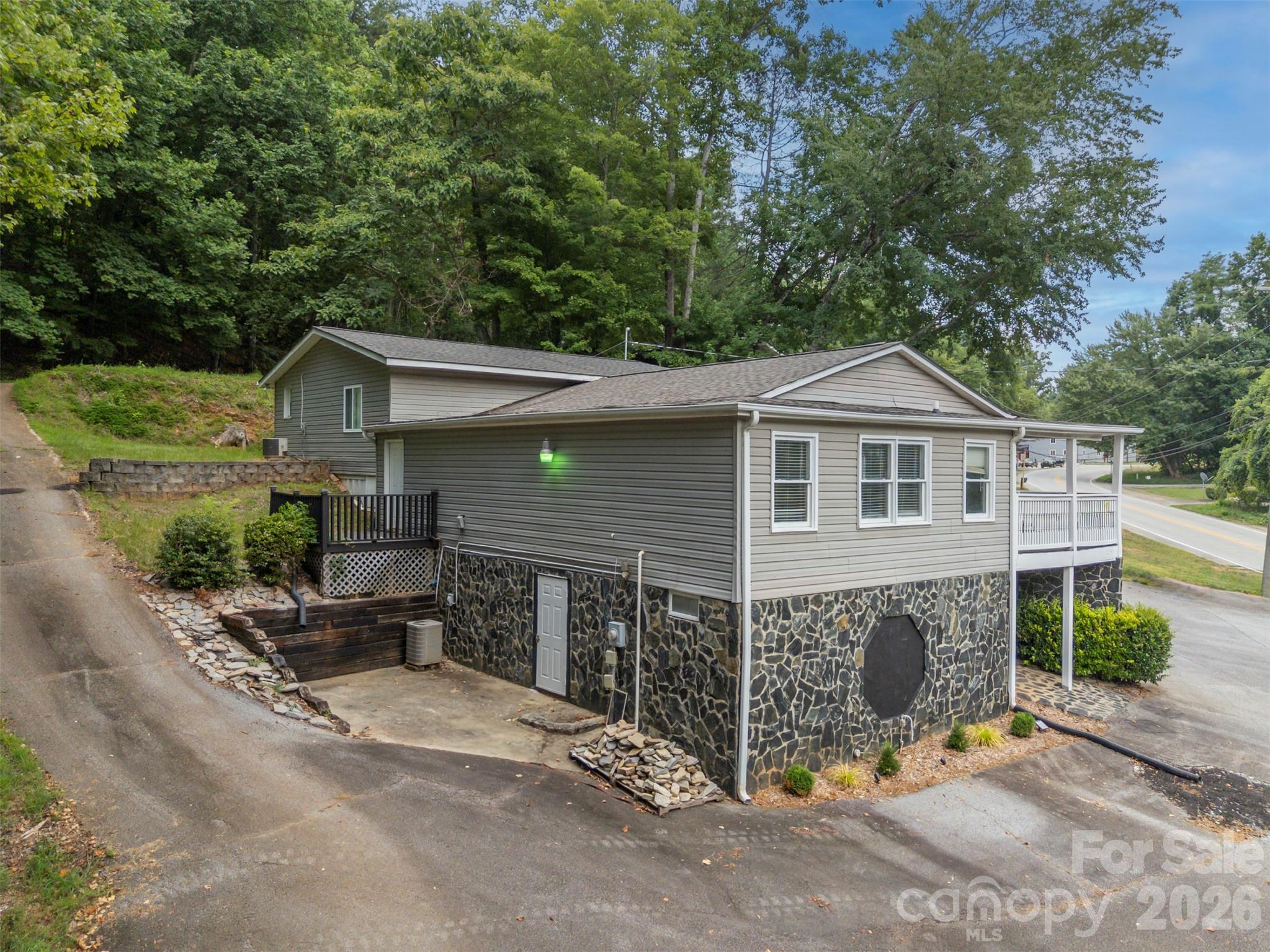 1840 Memorial Highway Property Photo 5