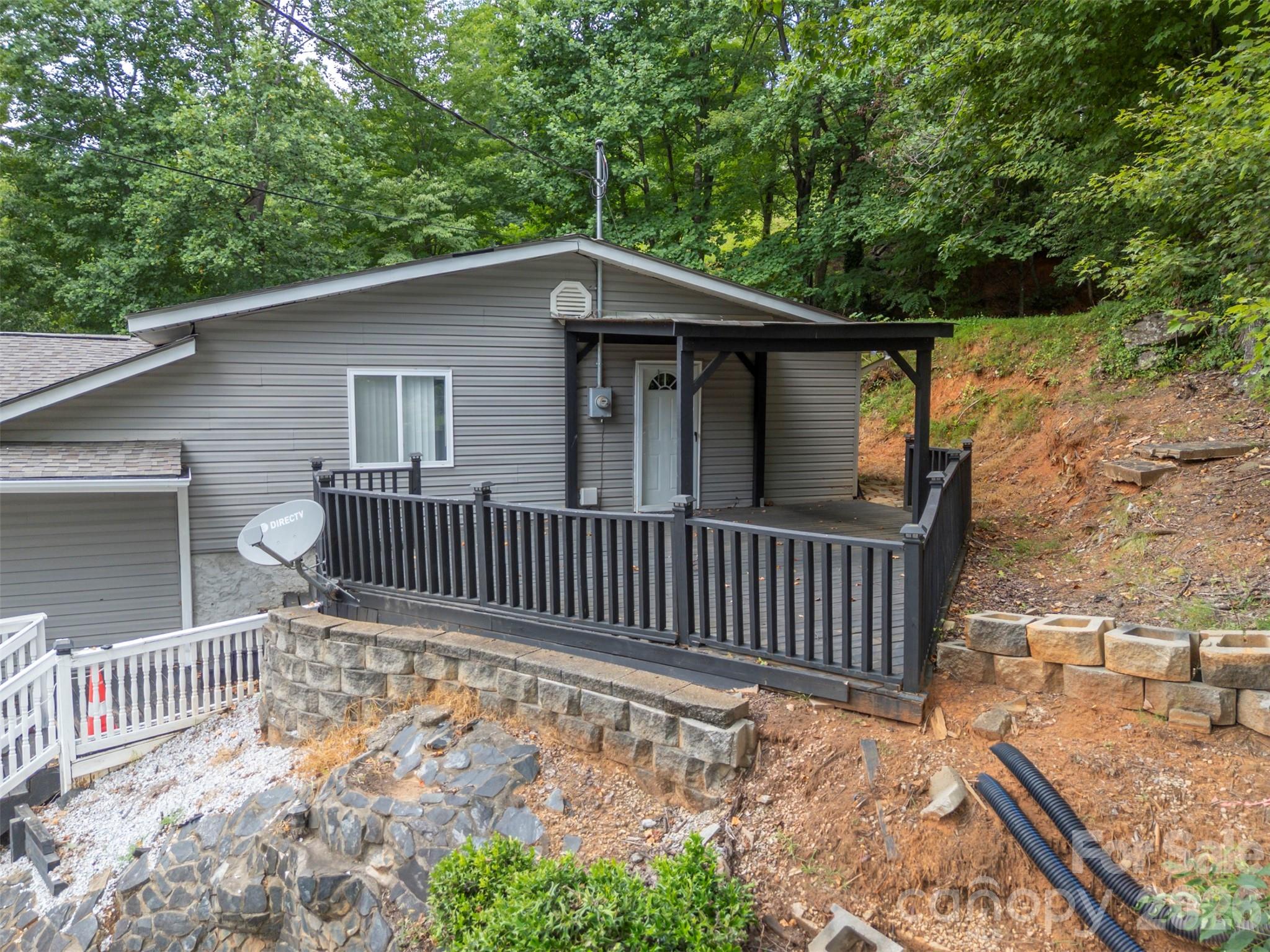 1840 Memorial Highway Property Photo 8