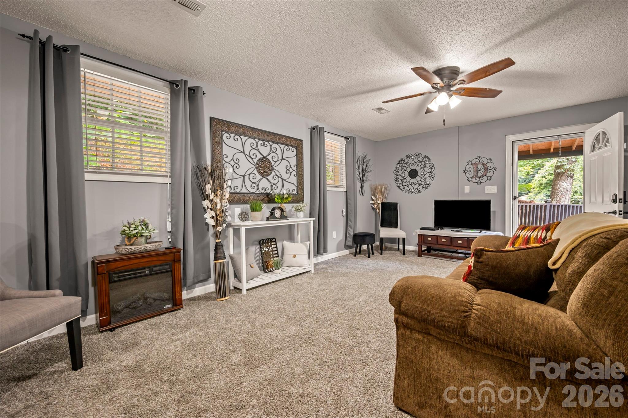 1840 Memorial Highway Property Photo 13
