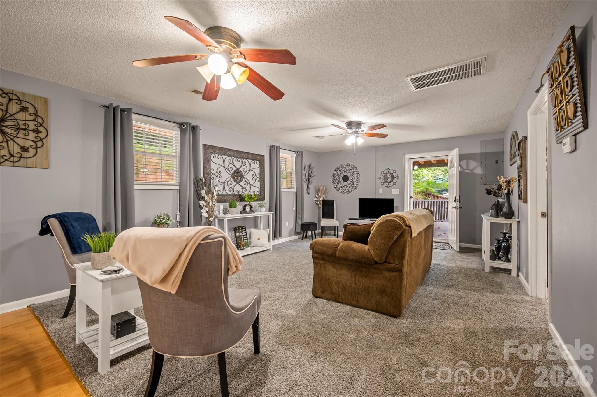 1840 Memorial Highway Property Photo 14
