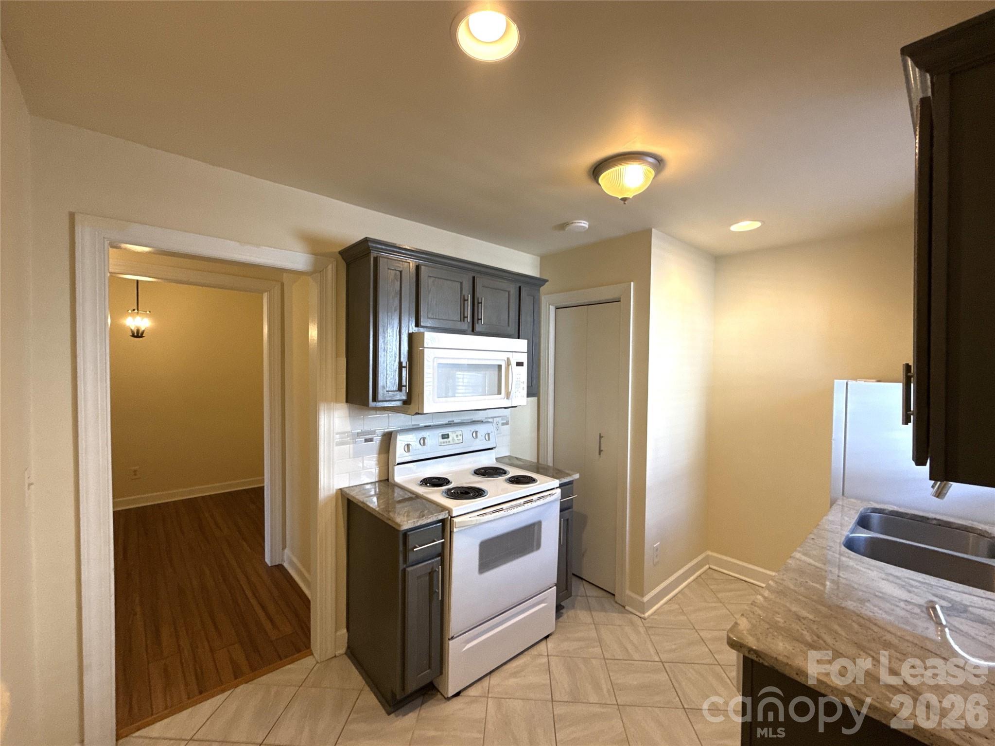 707 Grandin Road C Property Photo 3