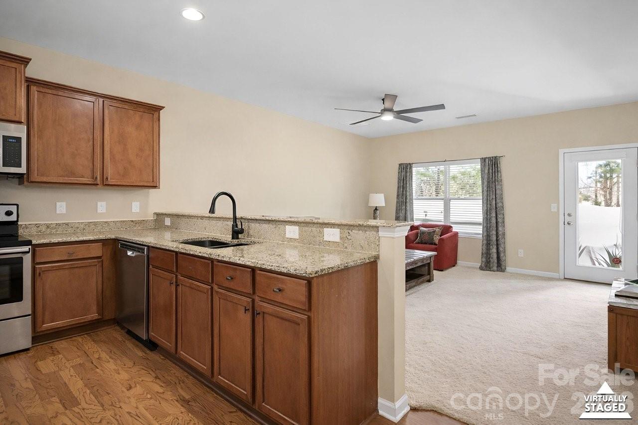 4806 Tradd Circle Property Photo 6