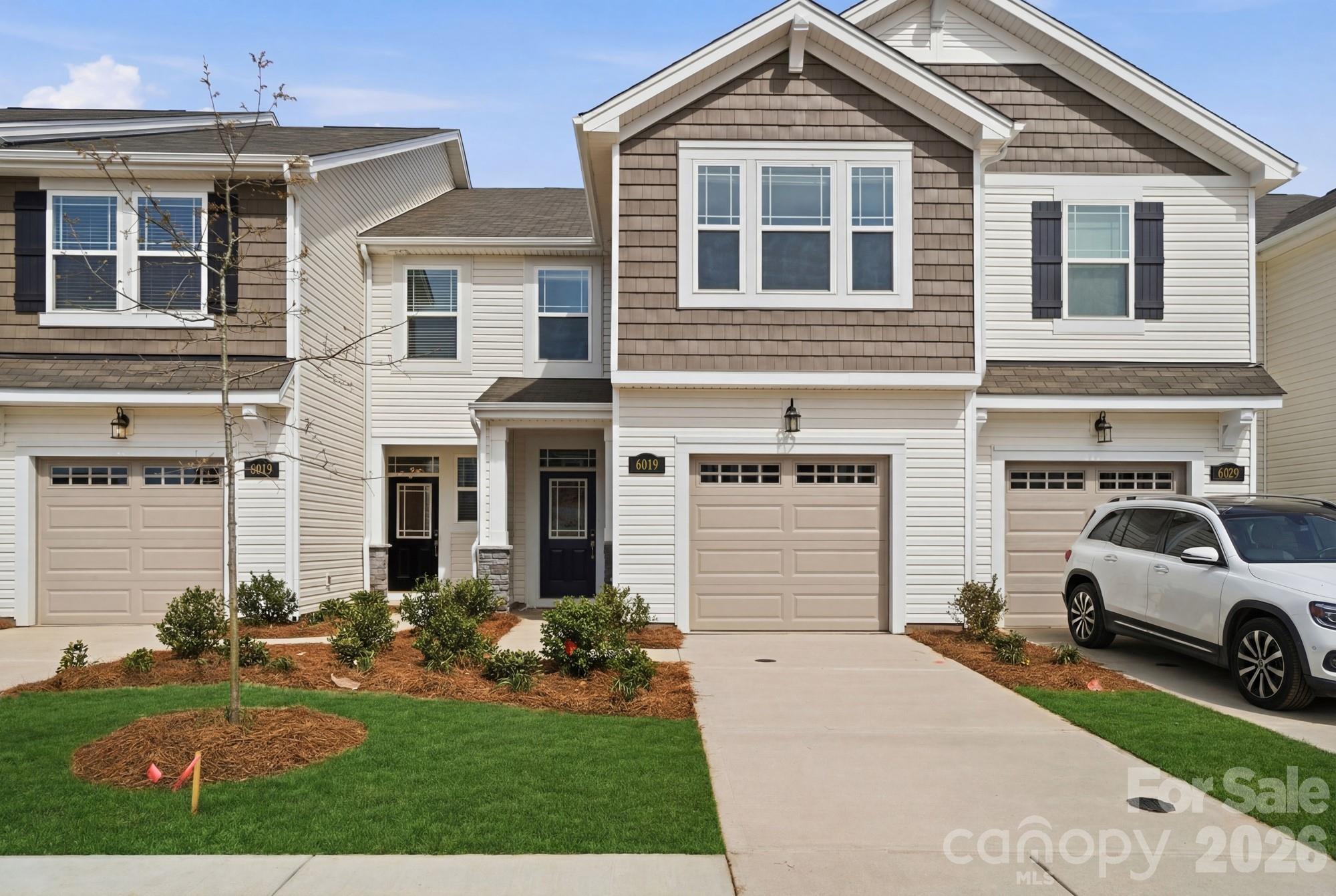 6019 Mallow Crossing Lane Property Photo 1
