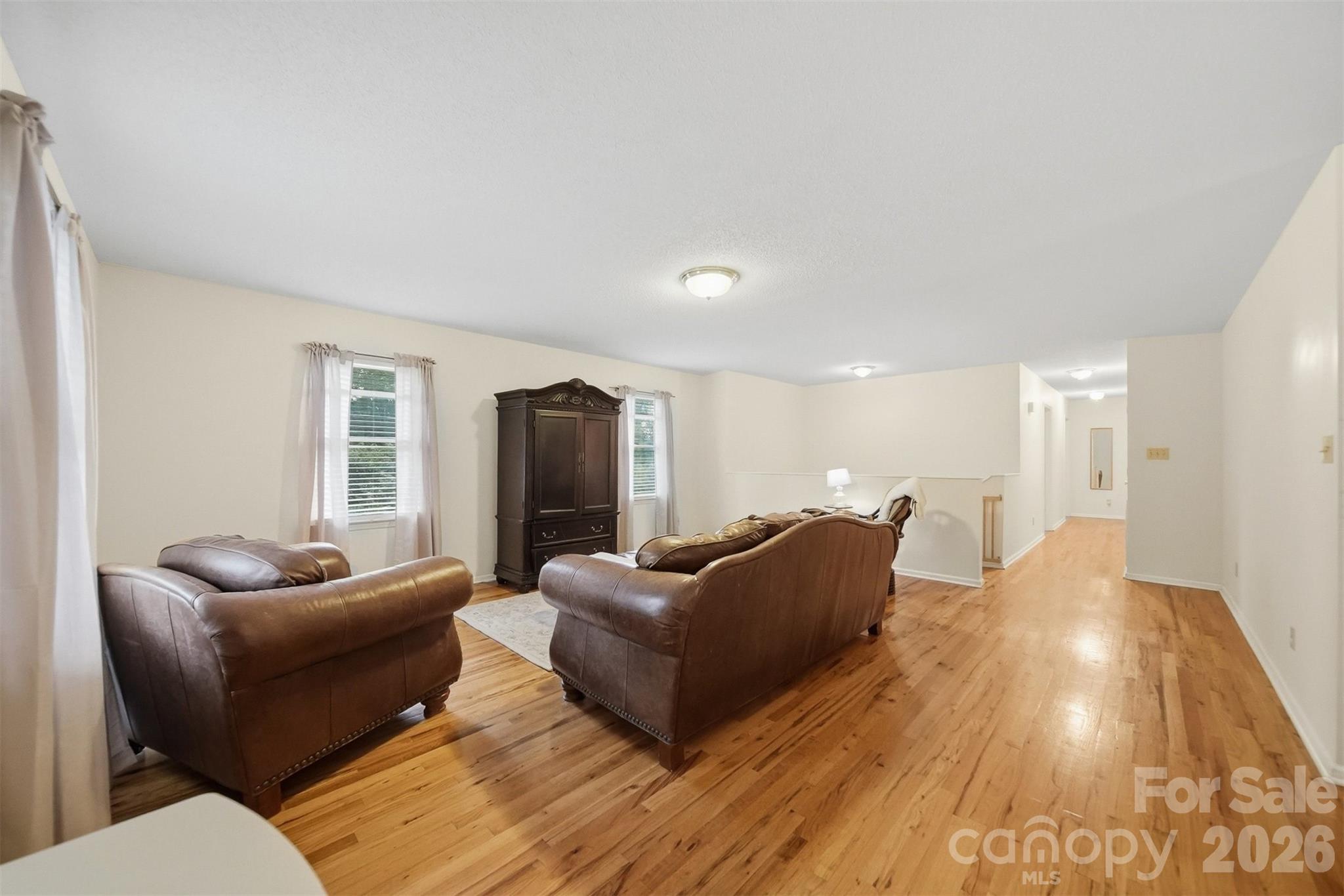 3882 Shadowood Drive Property Photo 5