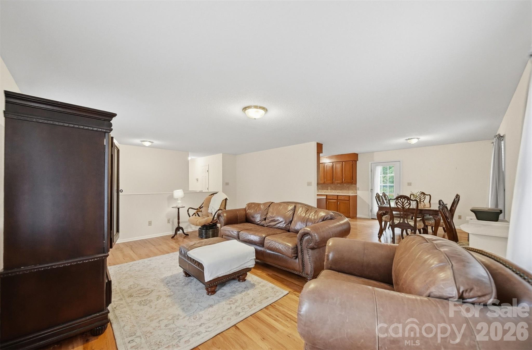 3882 Shadowood Drive Property Photo 6