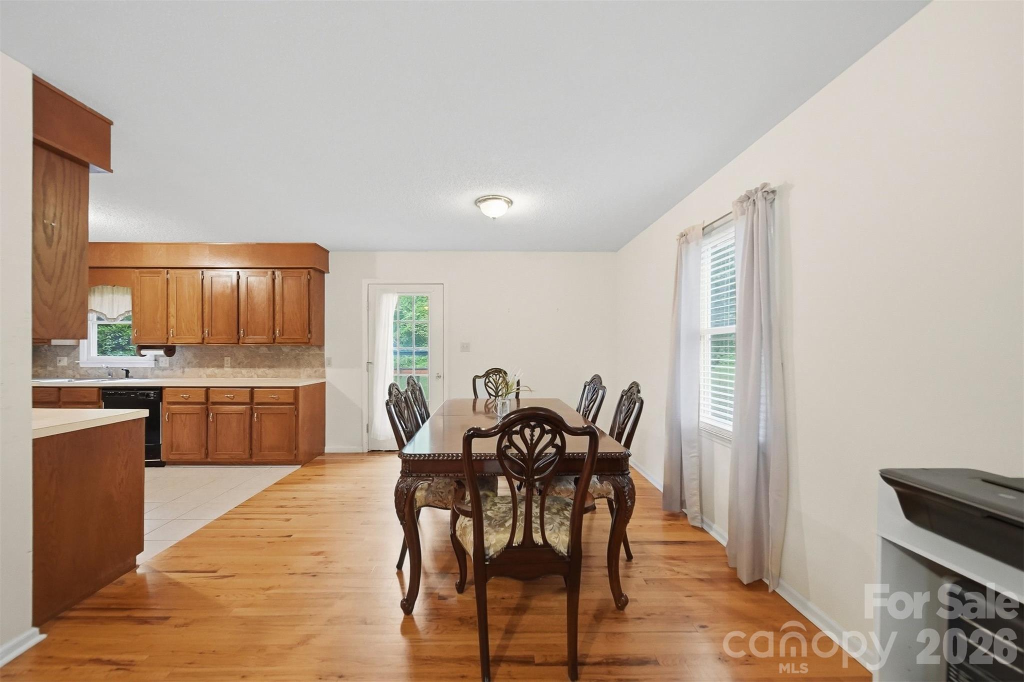 3882 Shadowood Drive Property Photo 7