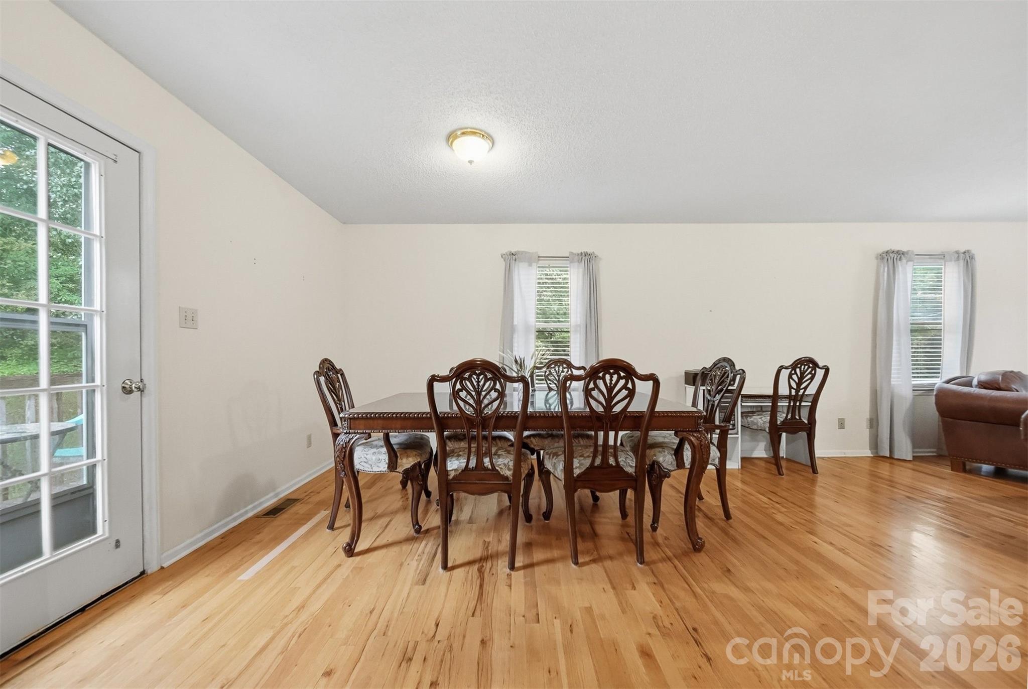 3882 Shadowood Drive Property Photo 8