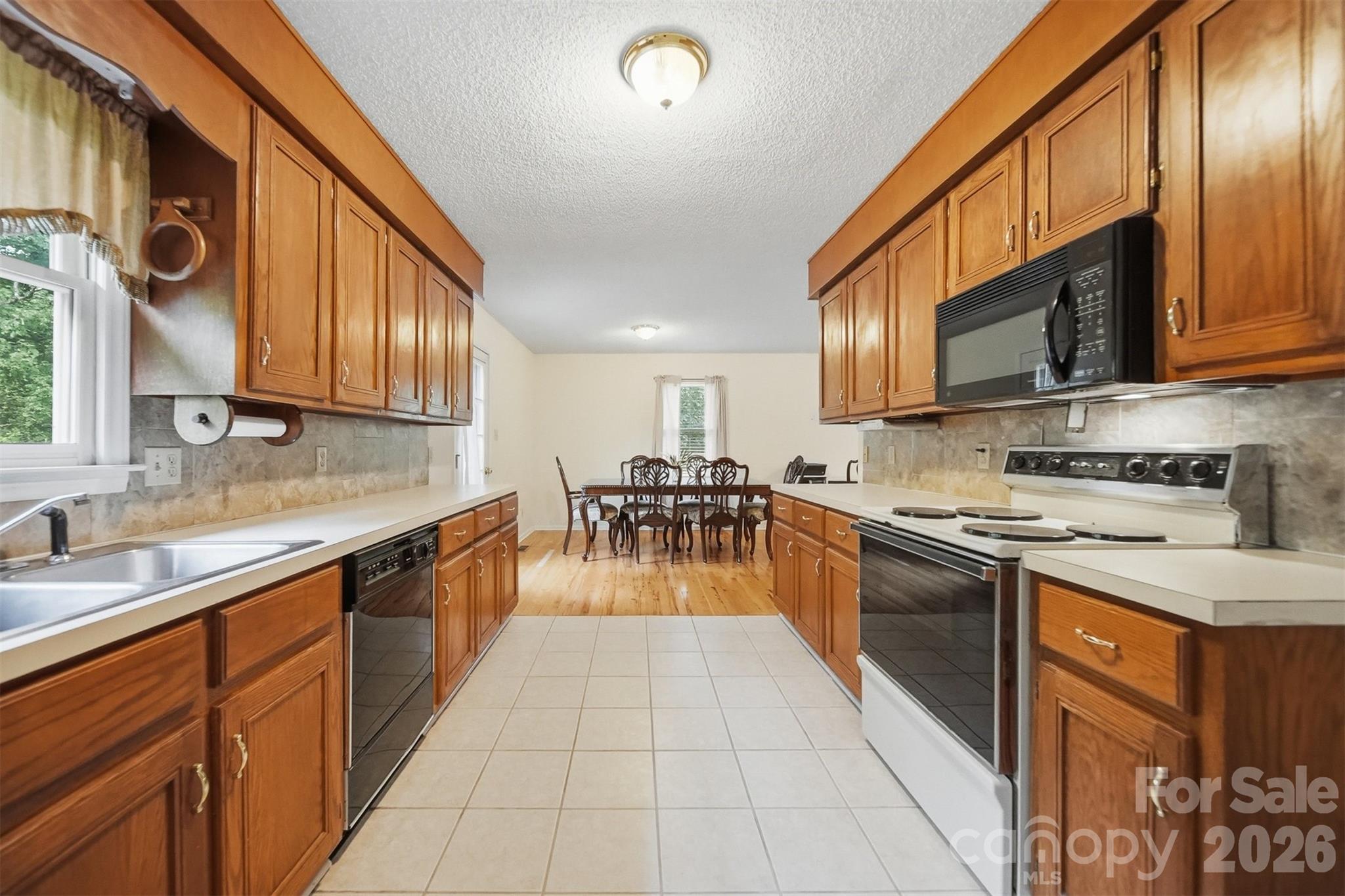 3882 Shadowood Drive Property Photo 10