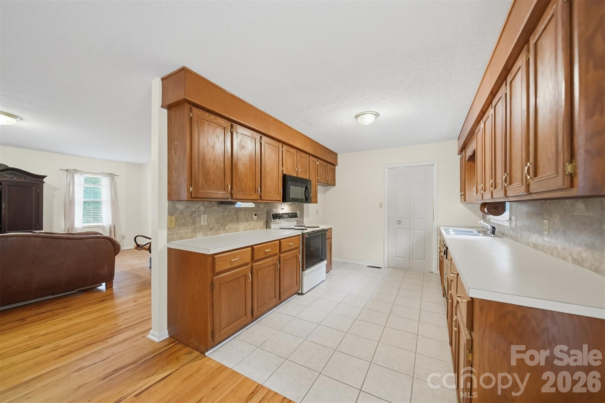 3882 Shadowood Drive Property Photo 11