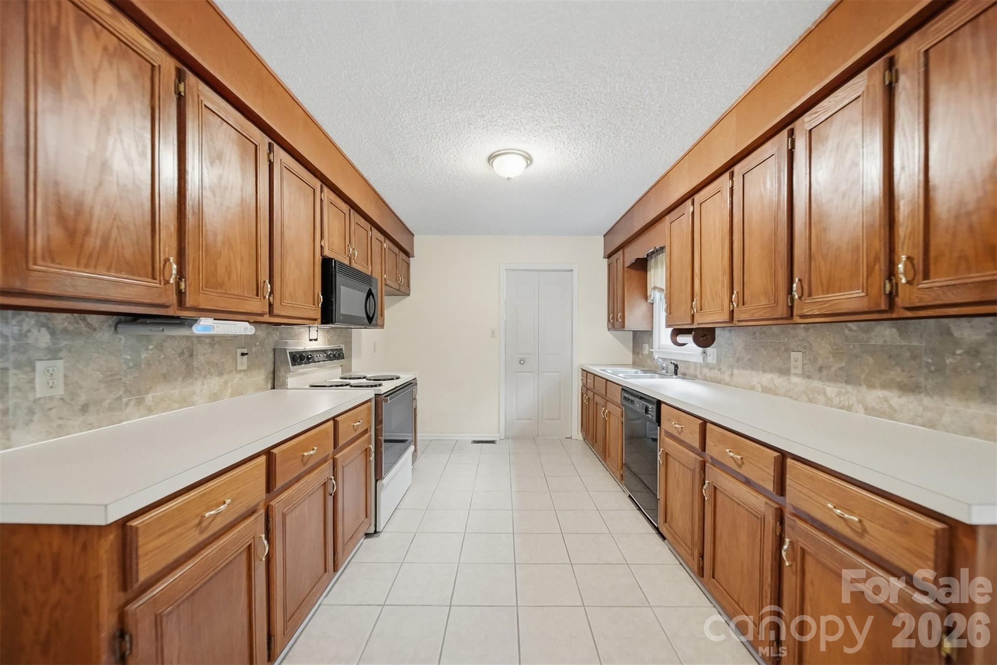 3882 Shadowood Drive Property Photo 12