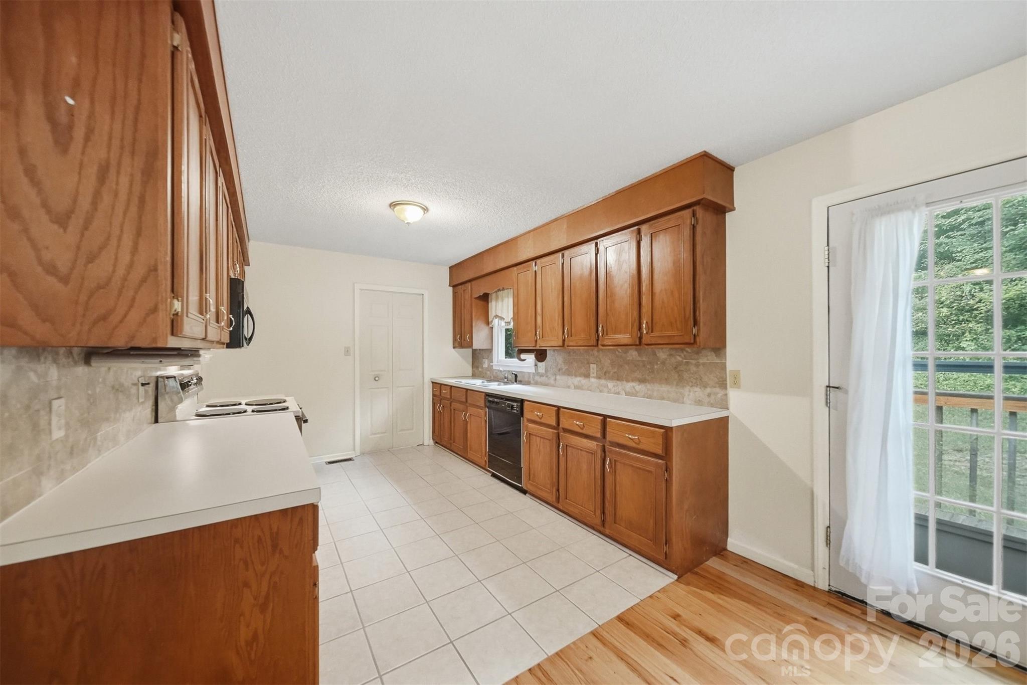 3882 Shadowood Drive Property Photo 13