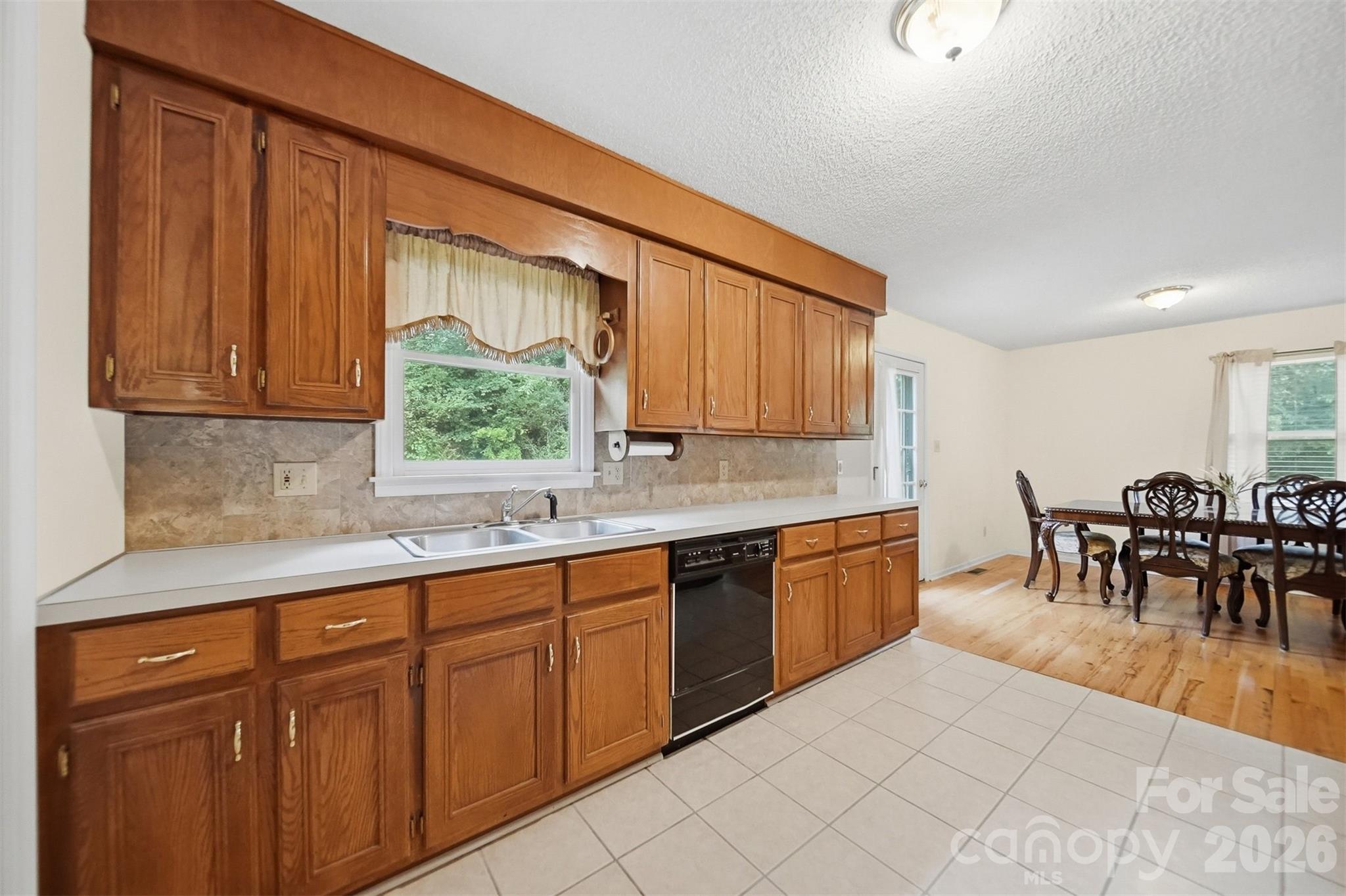 3882 Shadowood Drive Property Photo 14