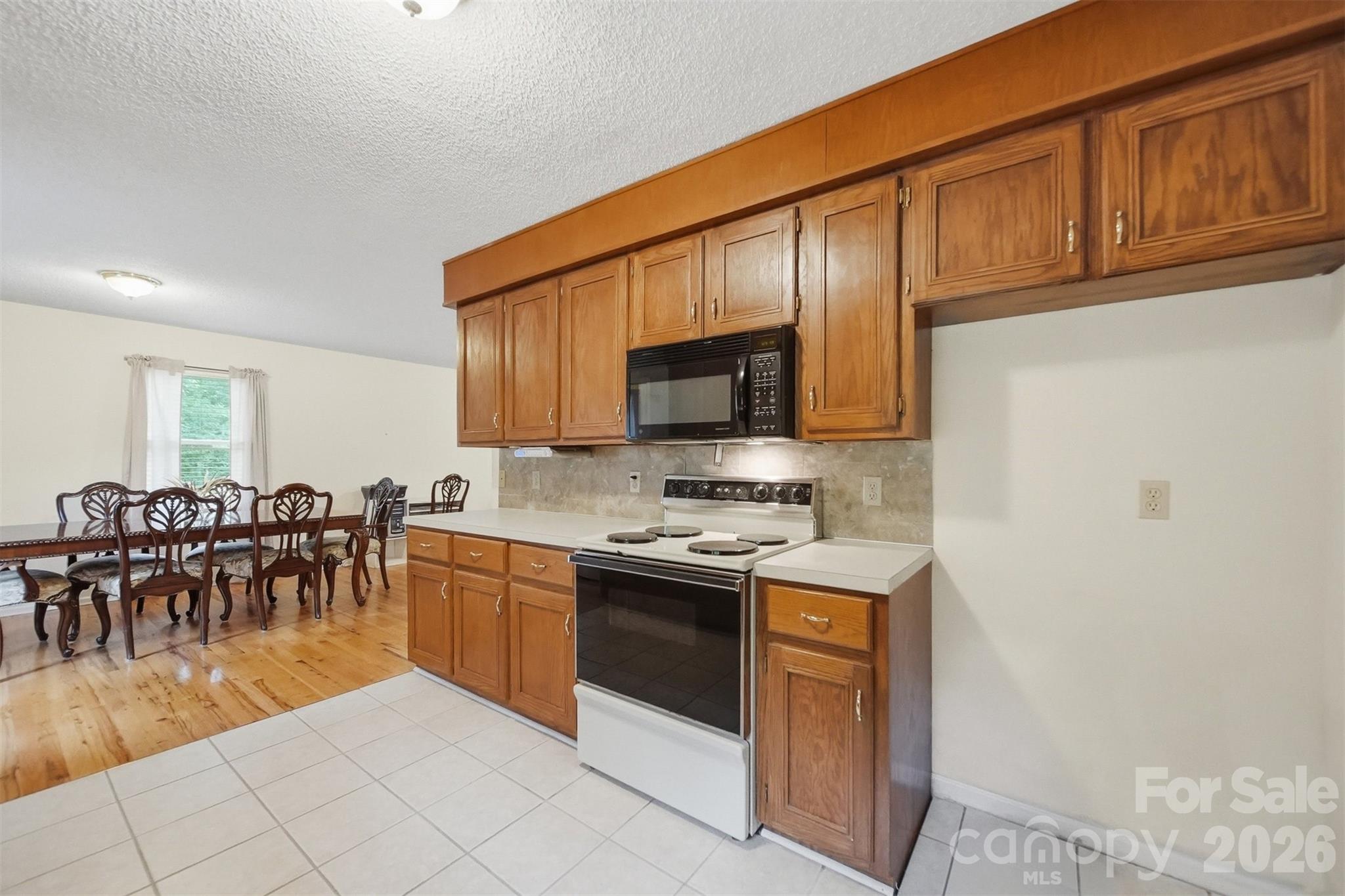 3882 Shadowood Drive Property Photo 15
