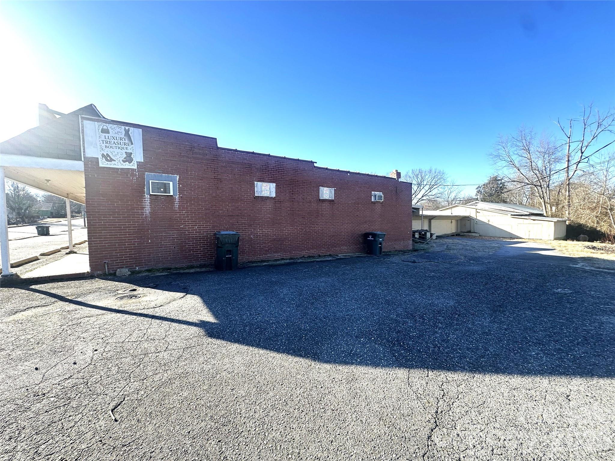 625 N Aspen Street Property Photo 3