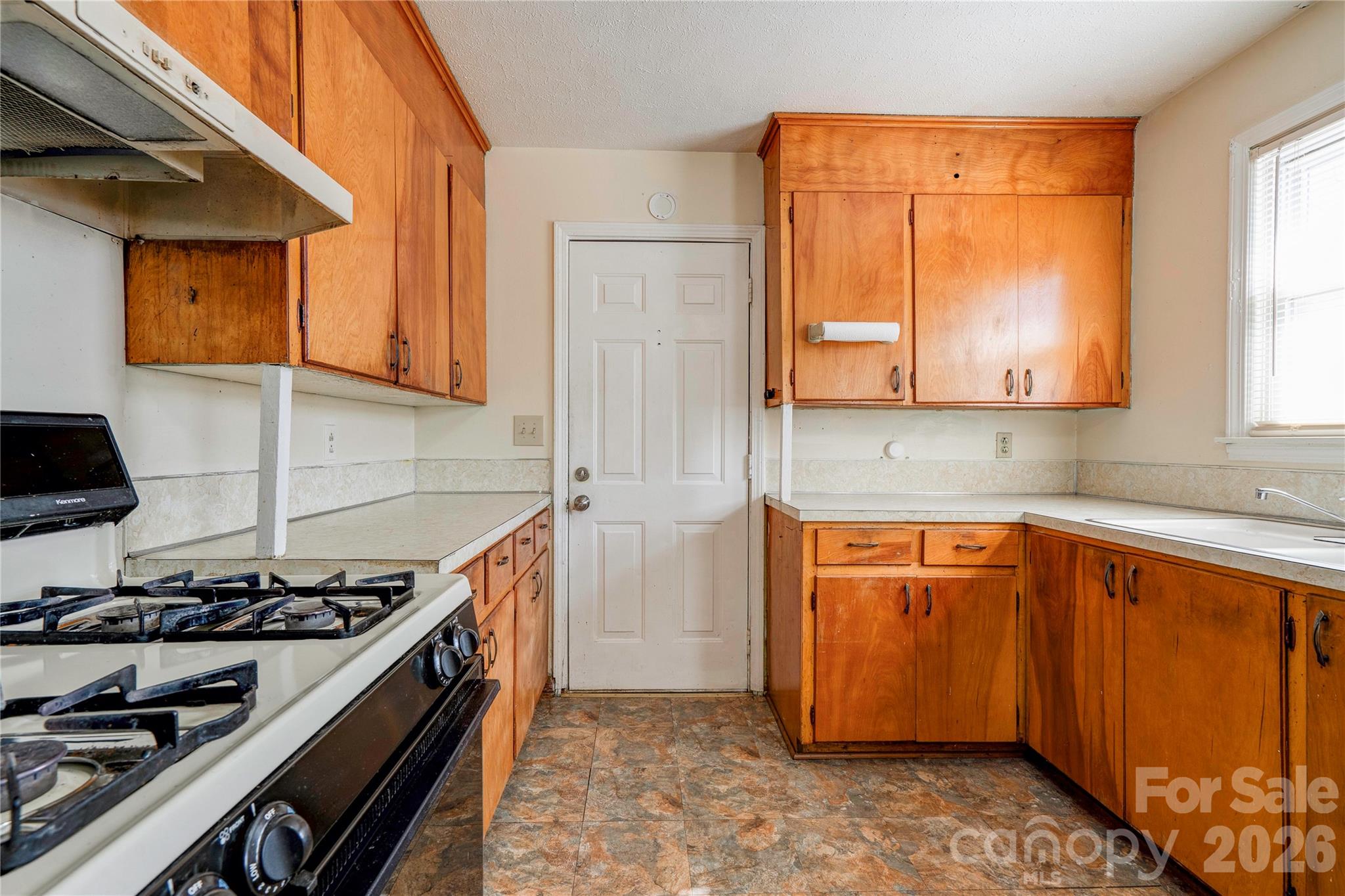 311 Best Street Property Photo 8