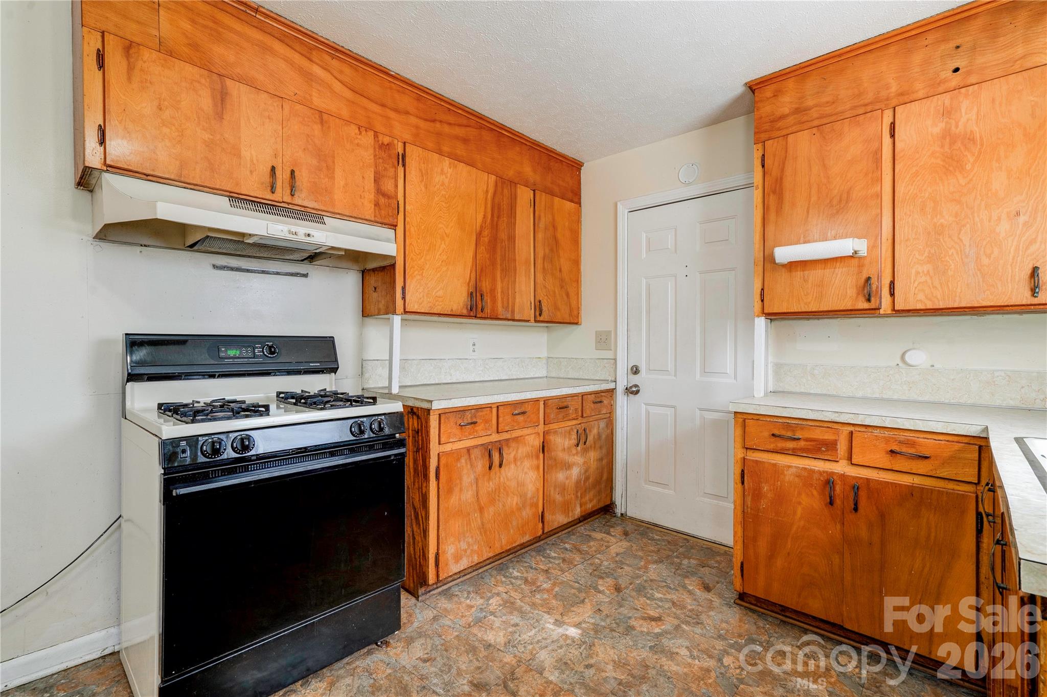 311 Best Street Property Photo 9