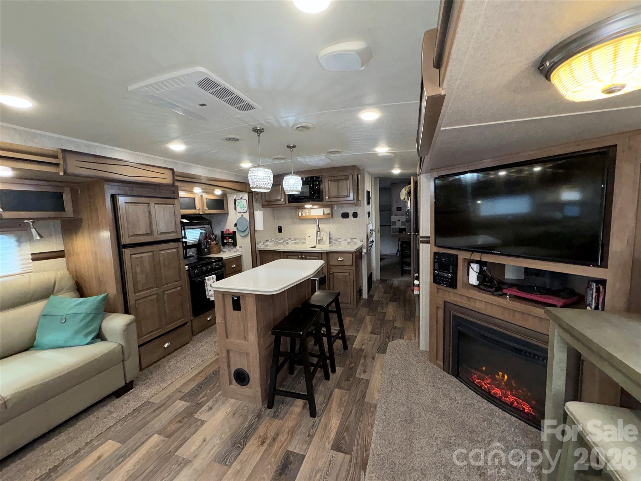117 Pier Avenue Property Photo 2