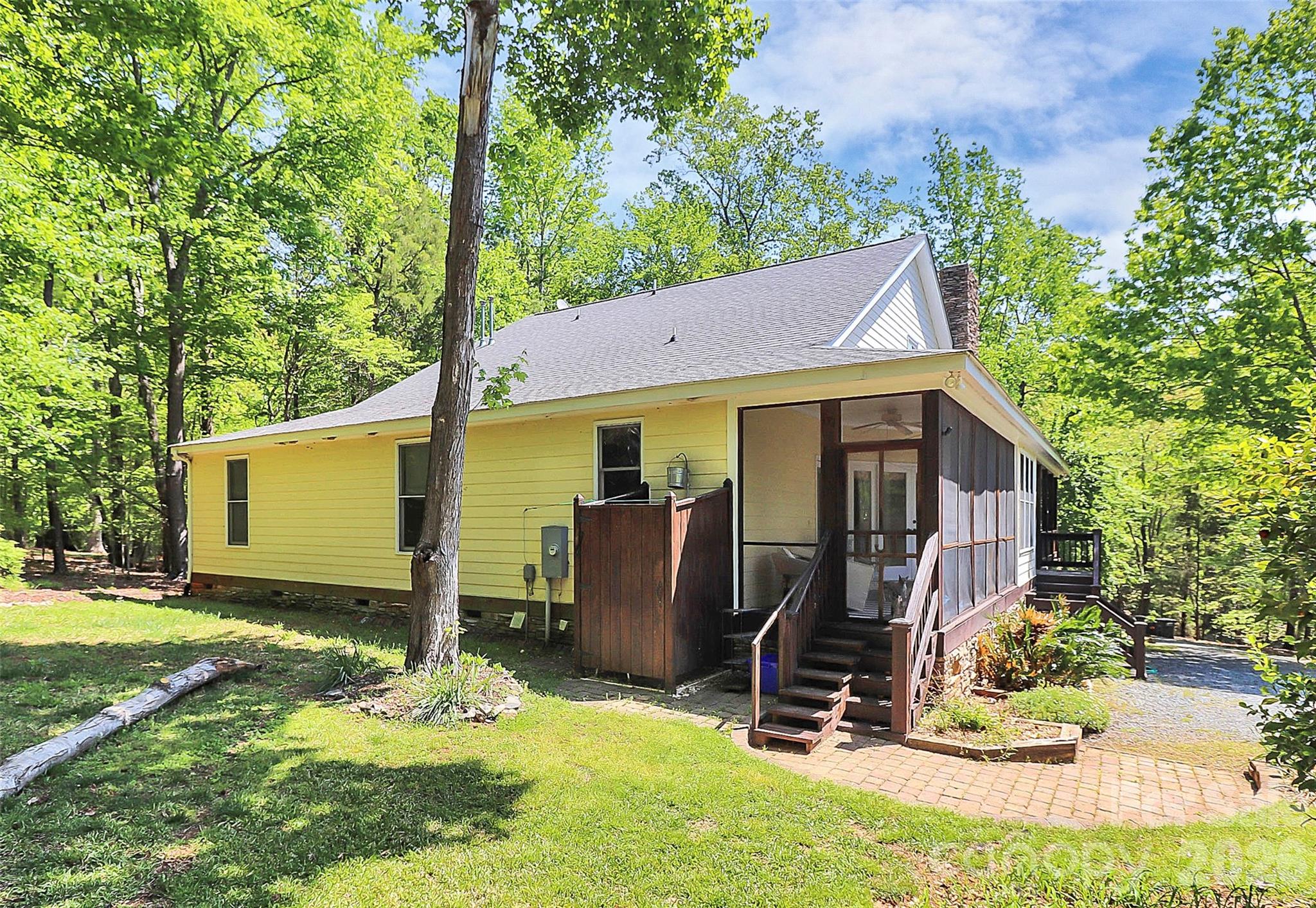 729 Lochaven Road Property Photo 3