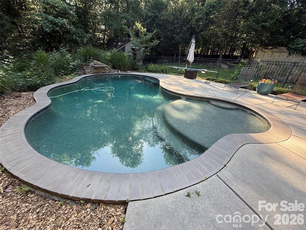 729 Lochaven Road Property Photo 4