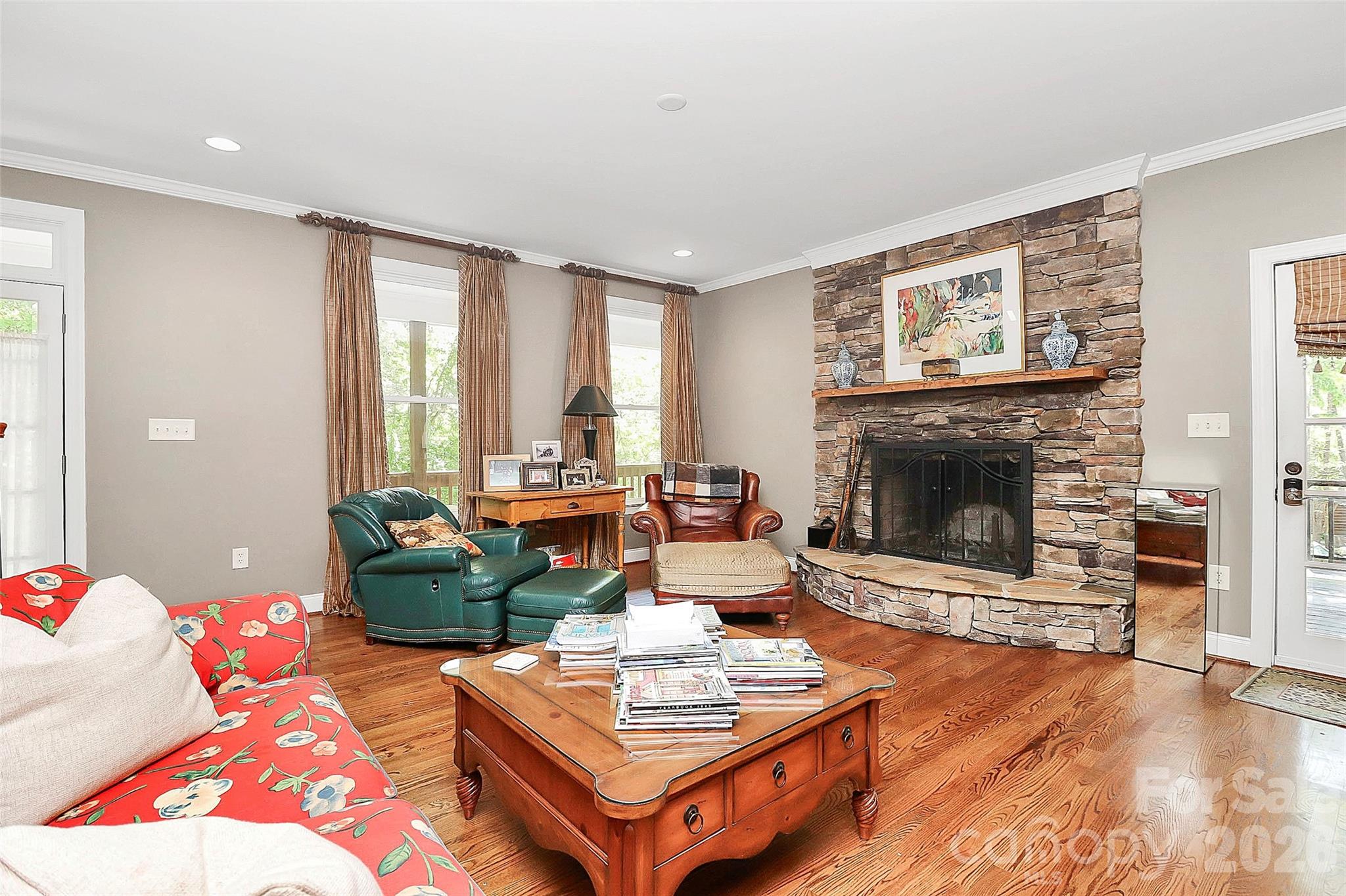 729 Lochaven Road Property Photo 9