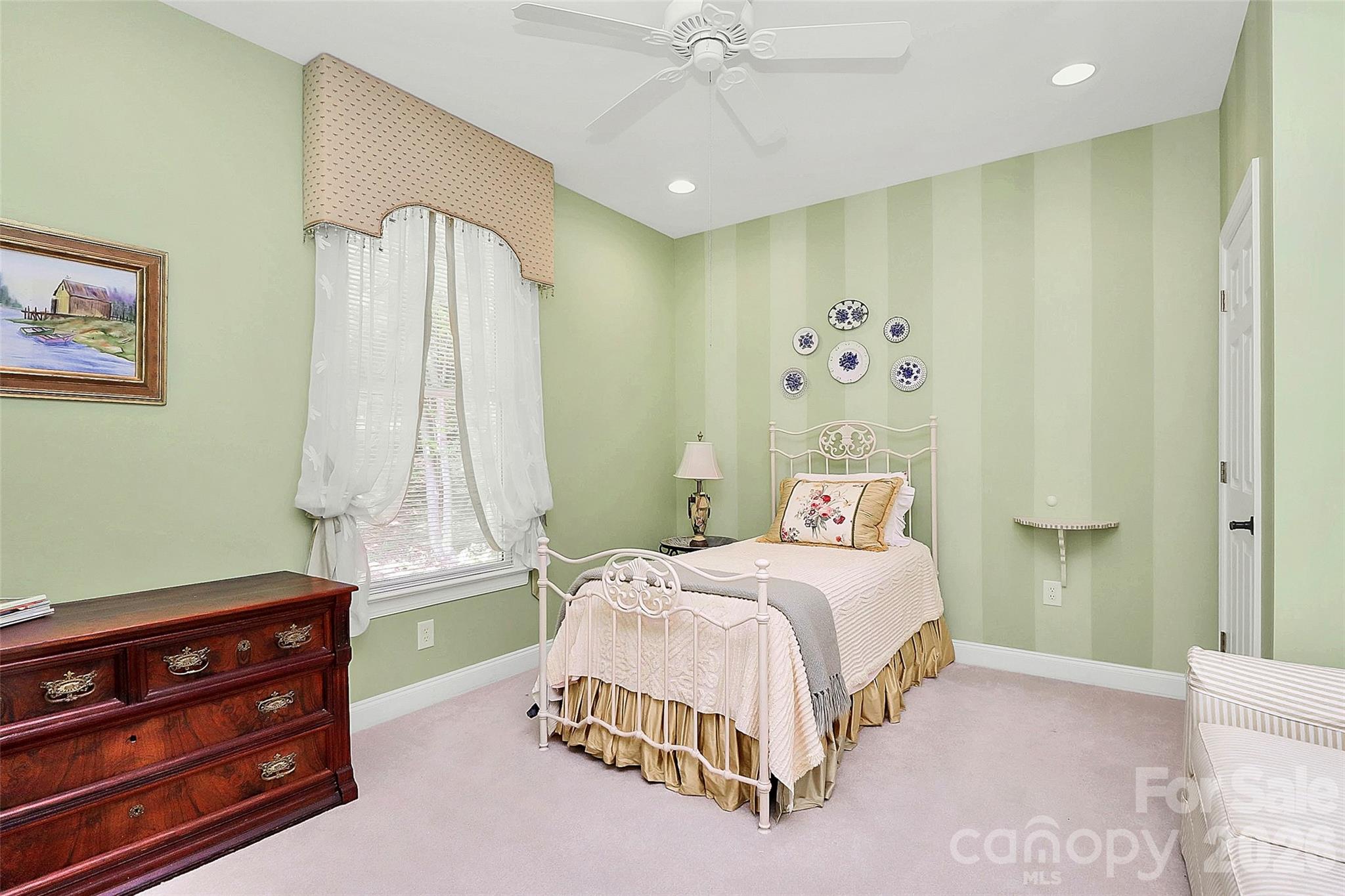 729 Lochaven Road Property Photo 19