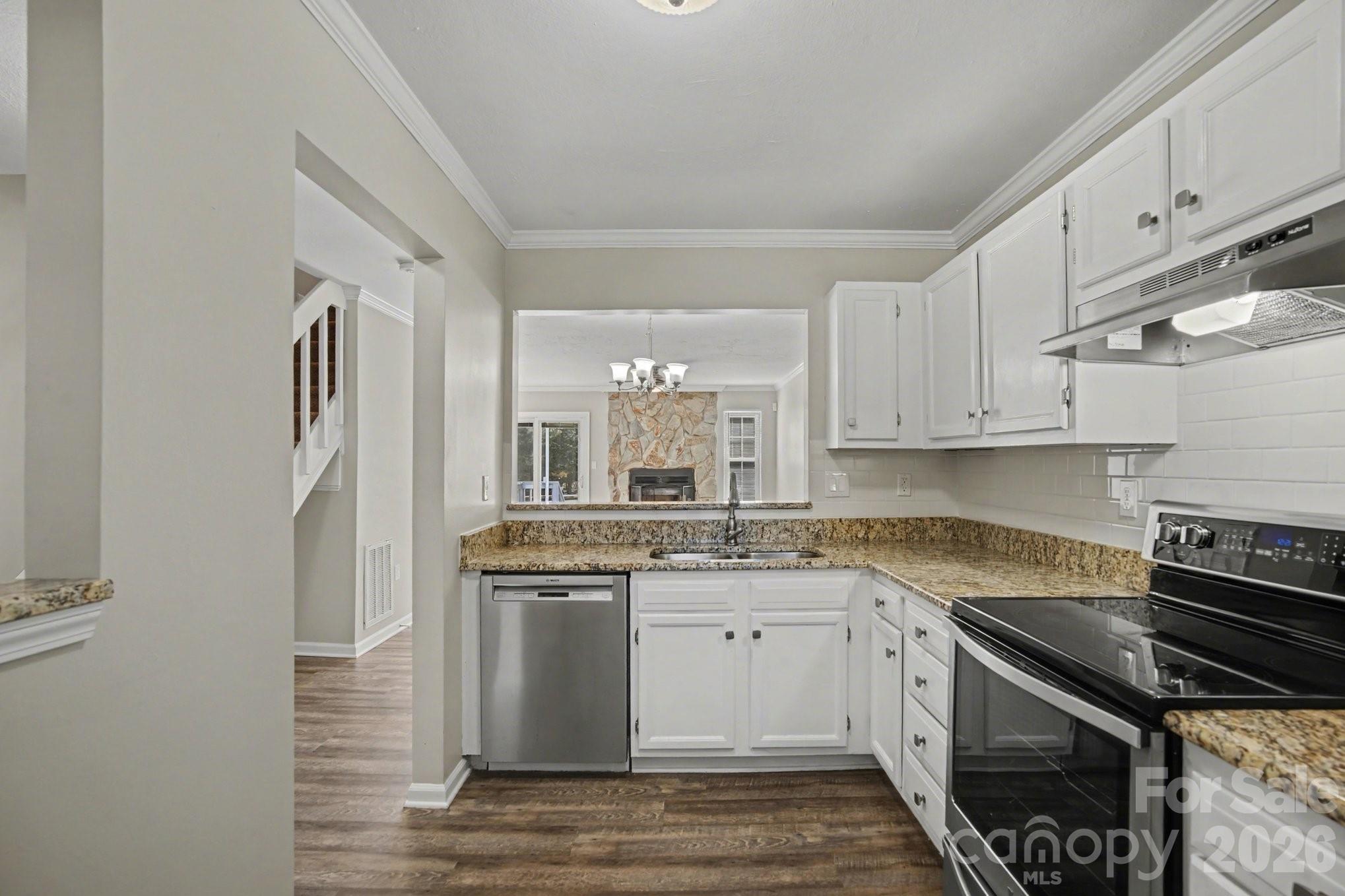 8221 Circle Tree Lane Property Photo 7