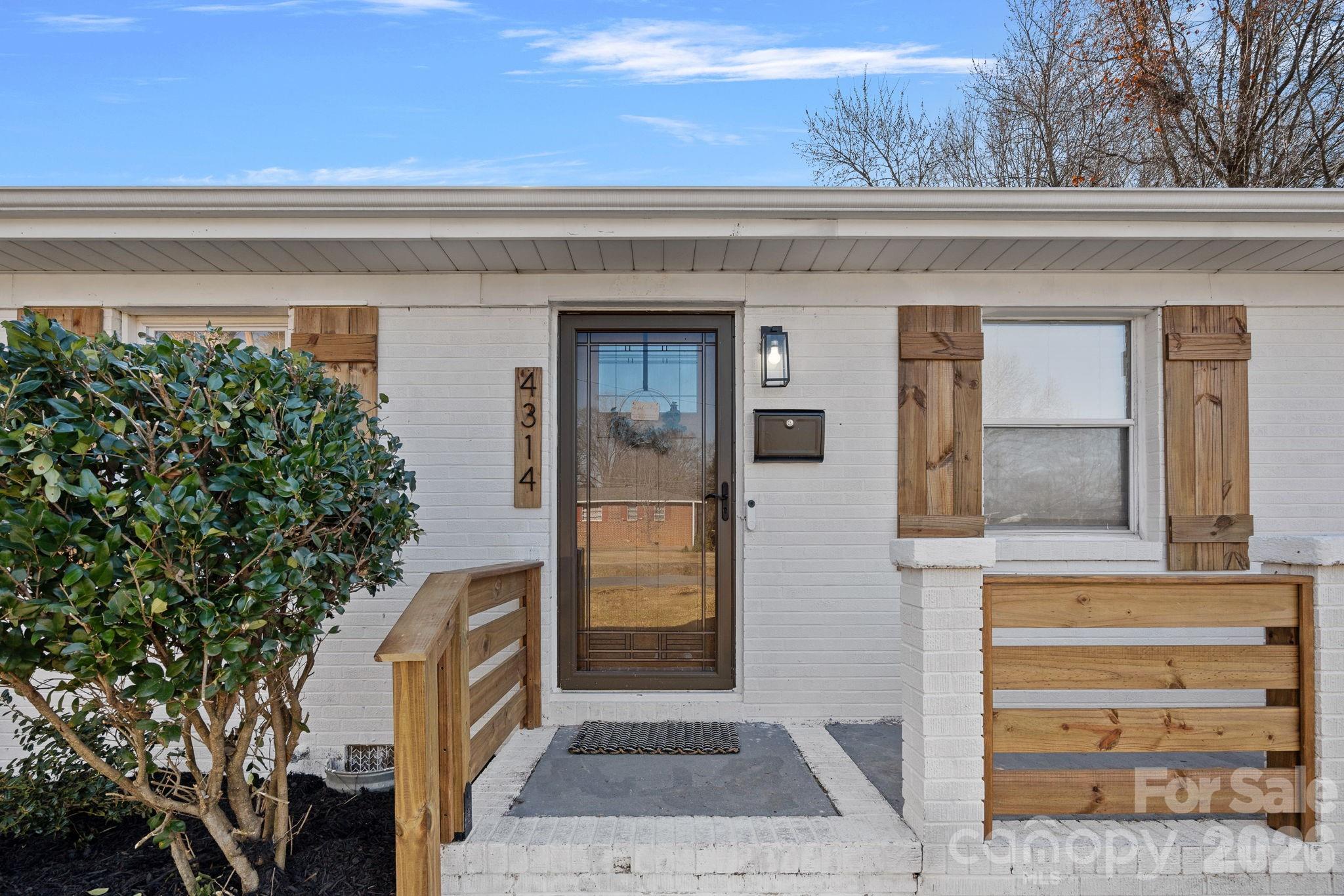 4314 Oak Forest Drive Property Photo 1