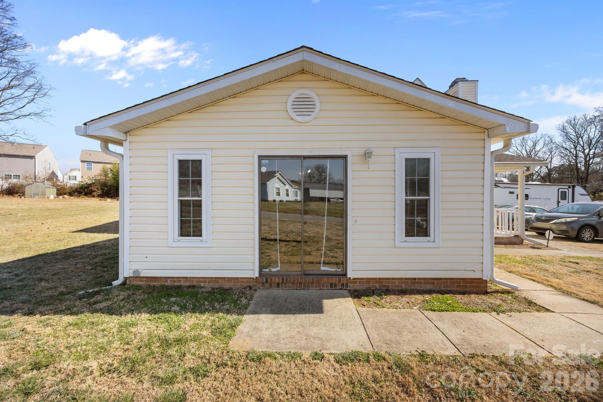 5400 Barnview Court Property Photo 3
