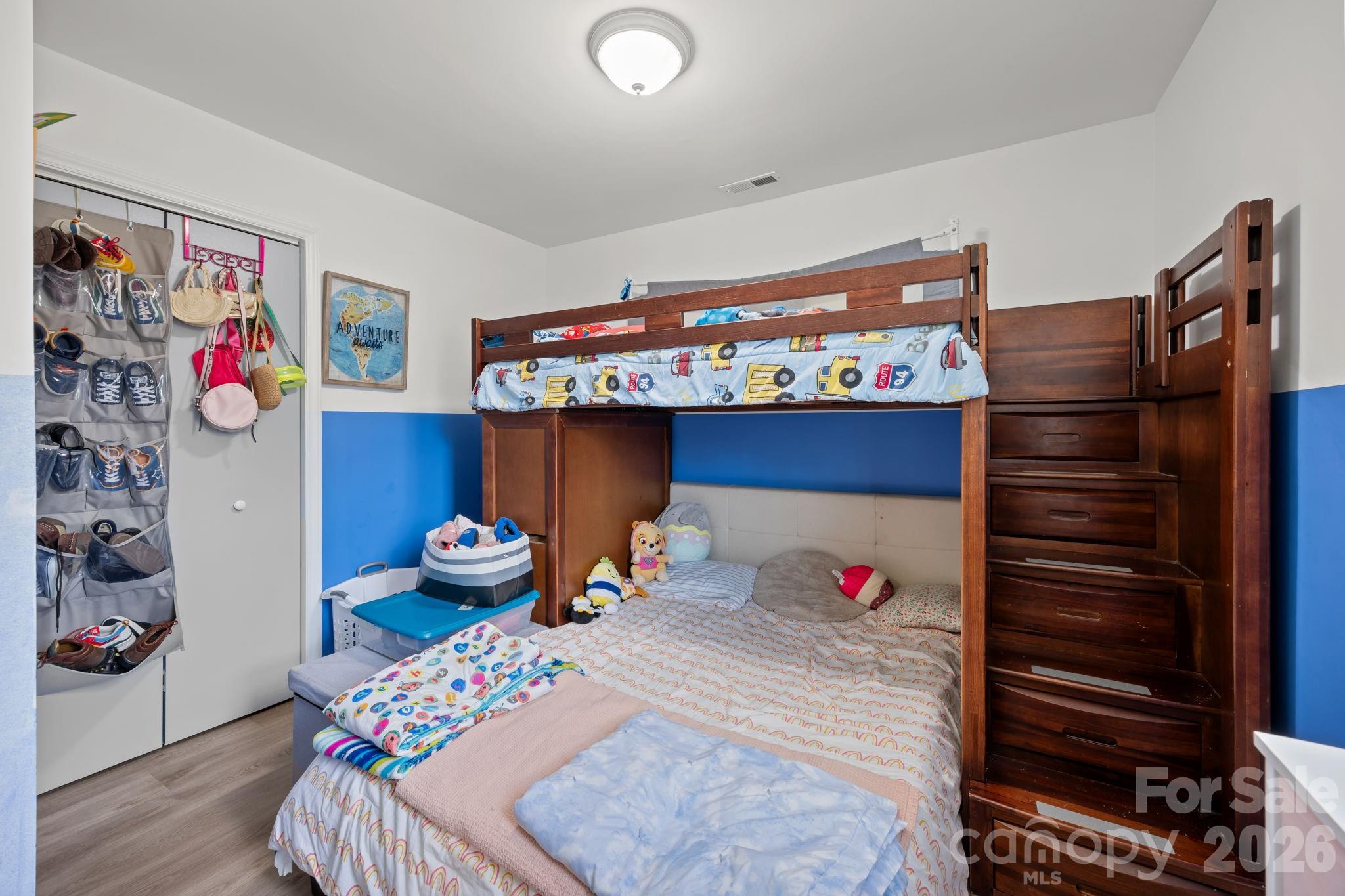 5400 Barnview Court Property Photo 8