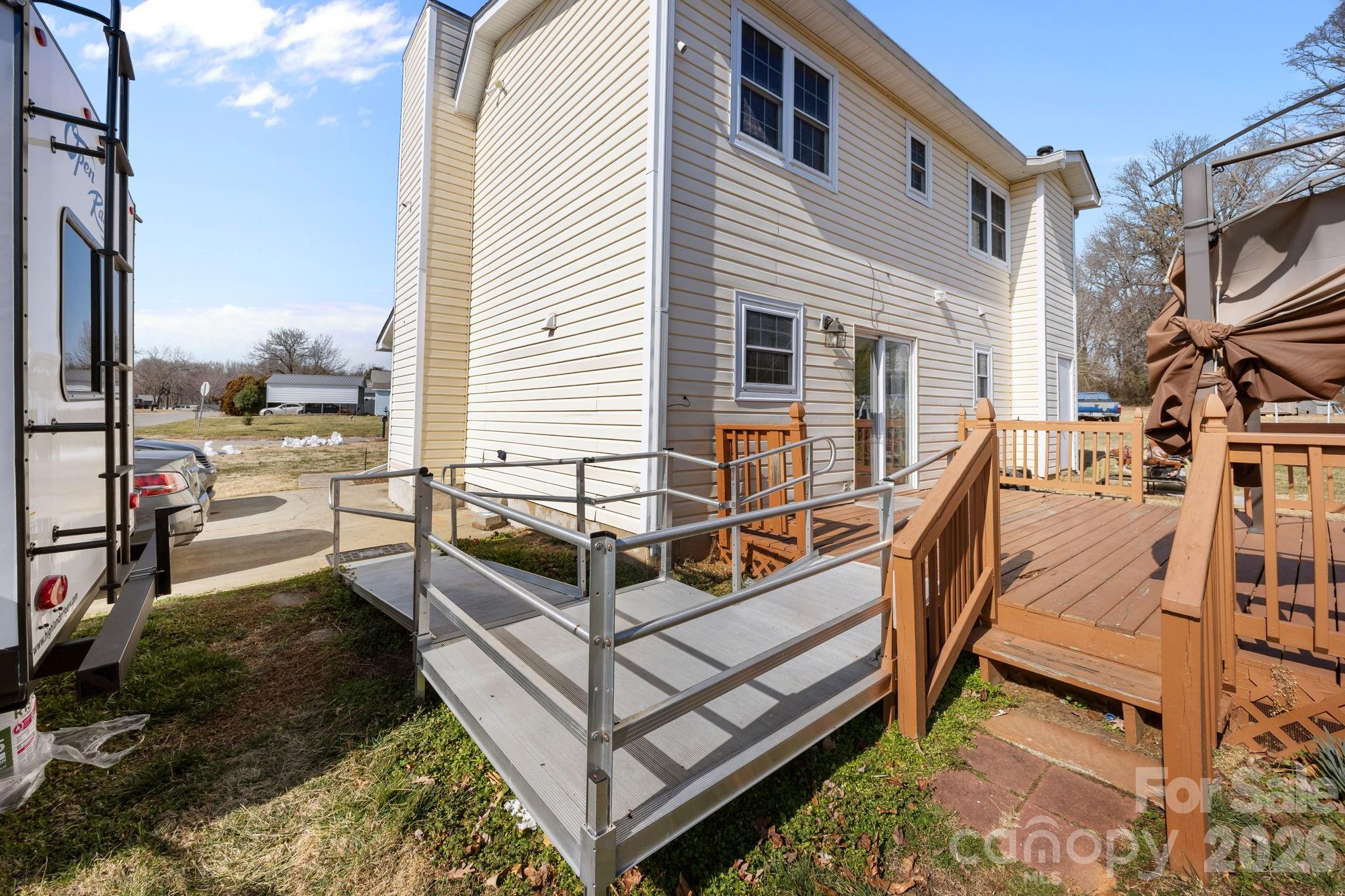 5400 Barnview Court Property Photo 12