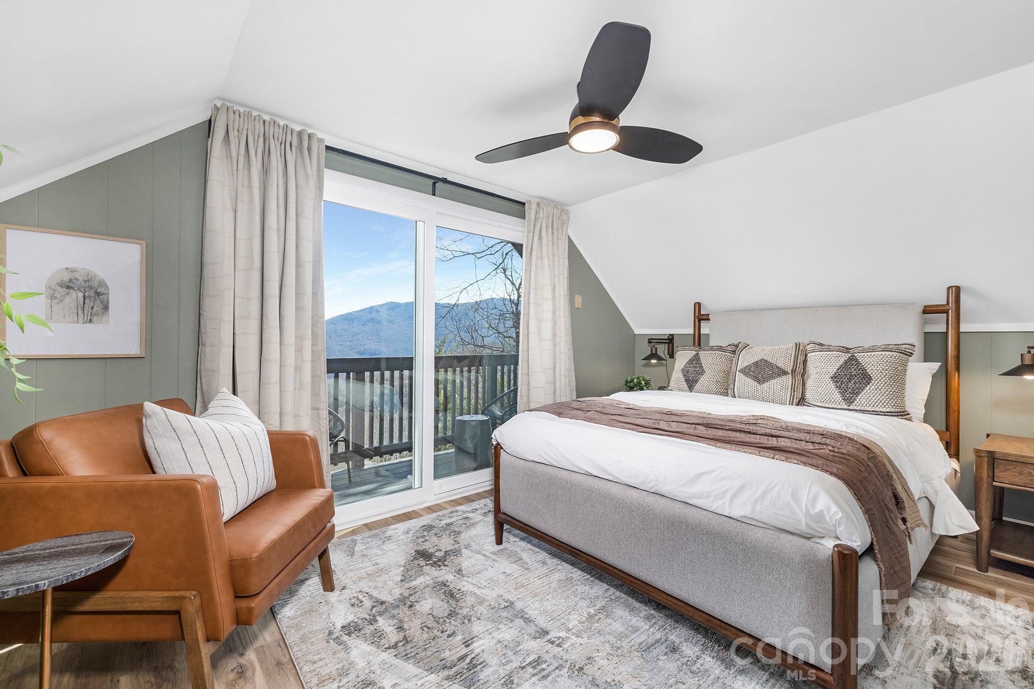 556/558 Thorncliff Drive Property Photo 11