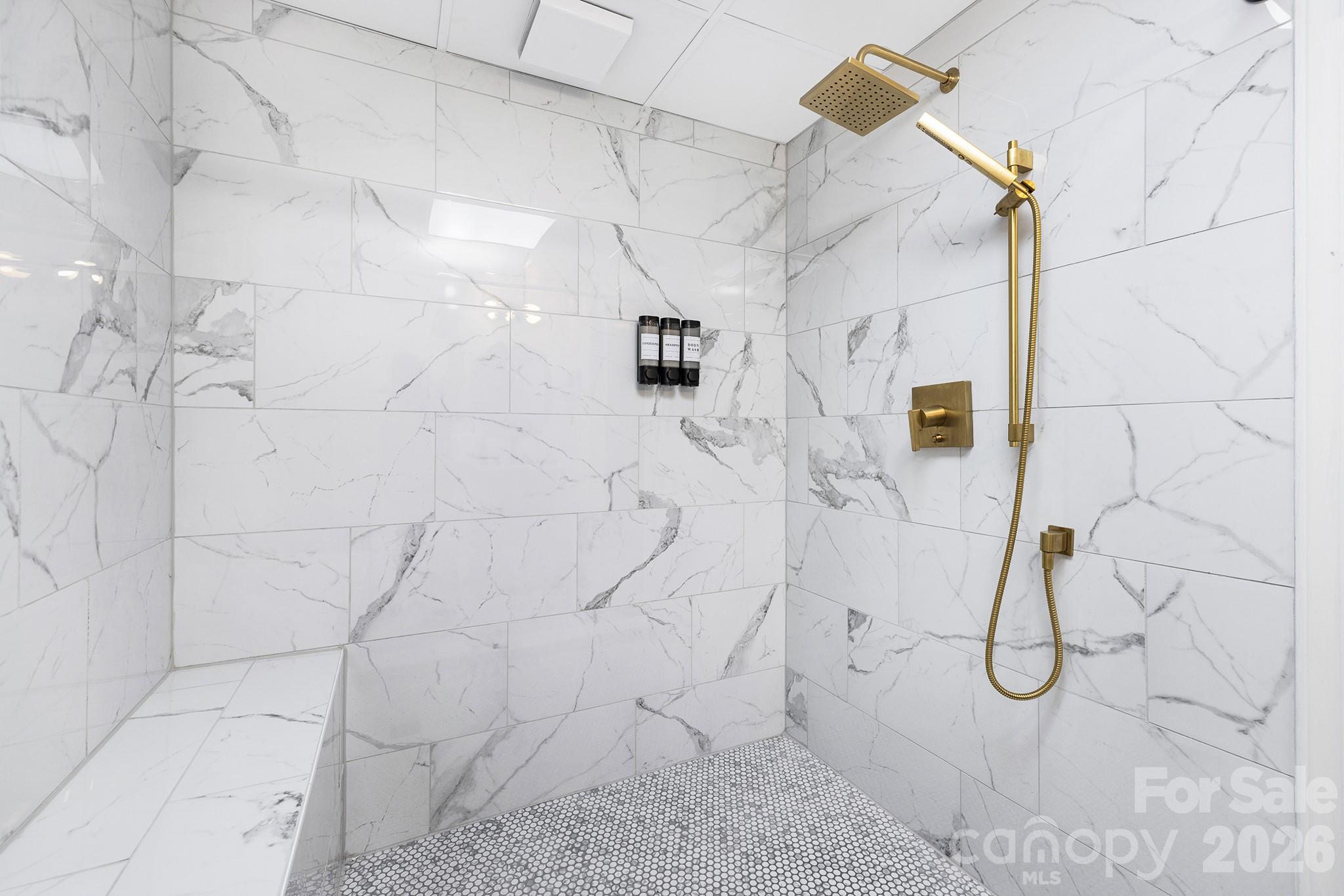 556/558 Thorncliff Drive Property Photo 24
