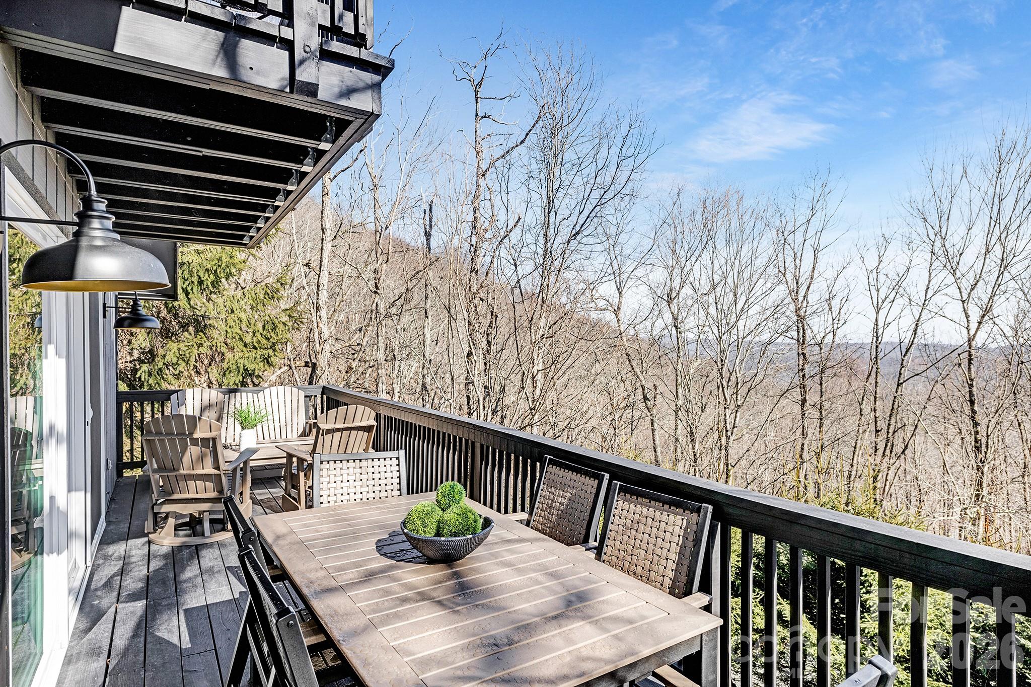 556/558 Thorncliff Drive Property Photo 34