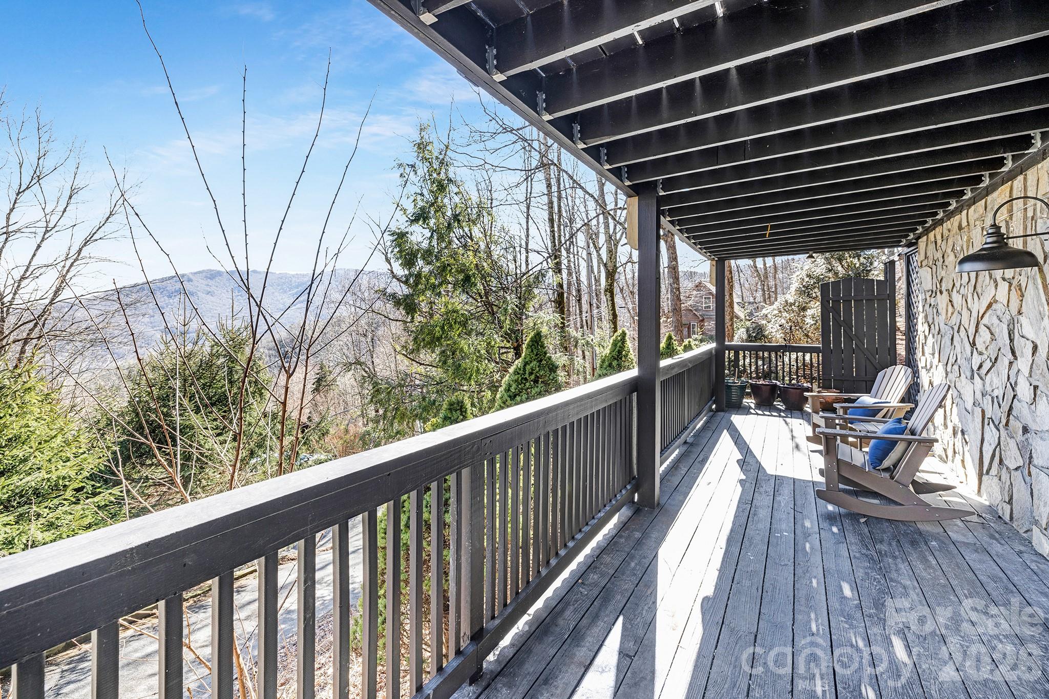 556/558 Thorncliff Drive Property Photo 36