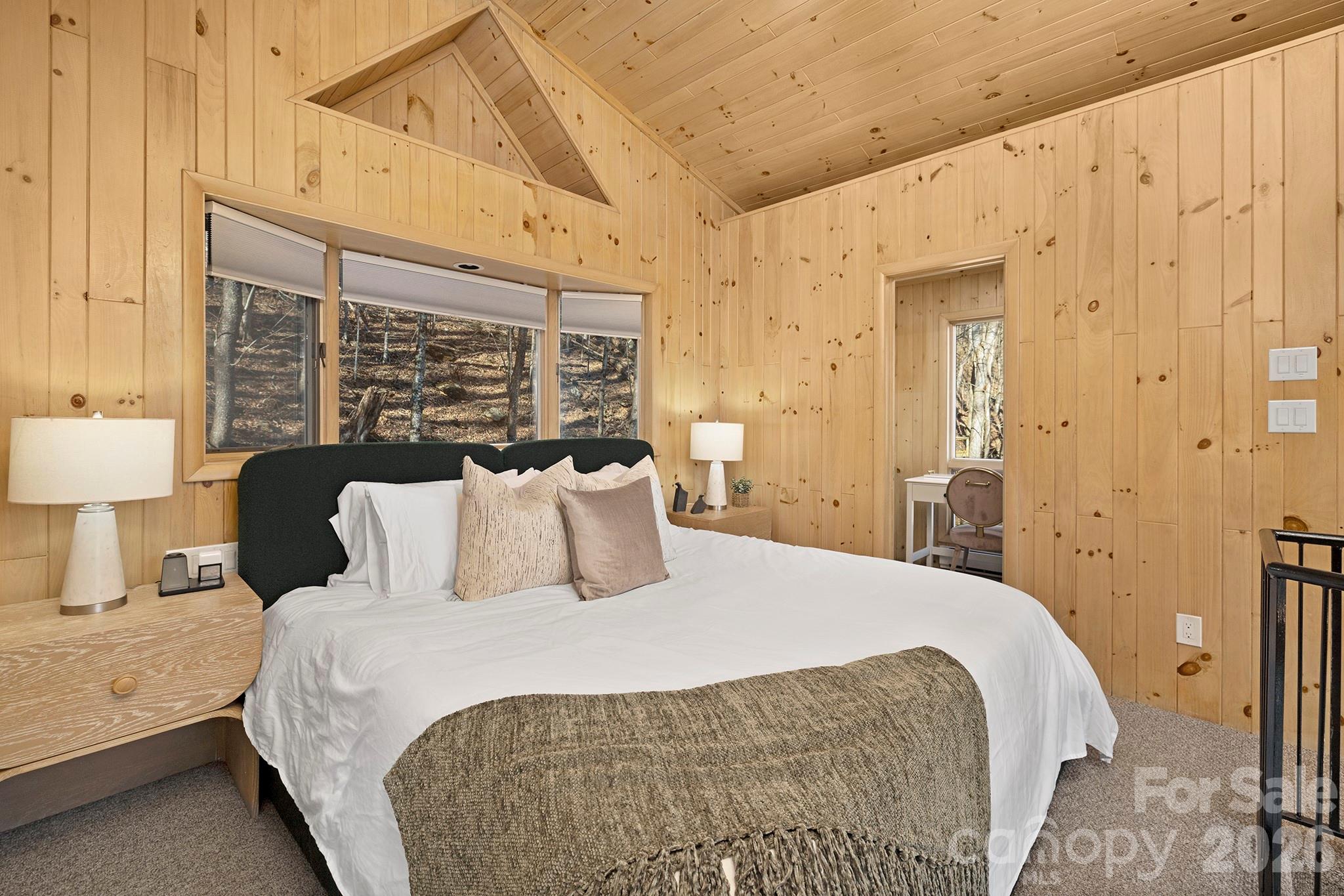 556/558 Thorncliff Drive Property Photo 43
