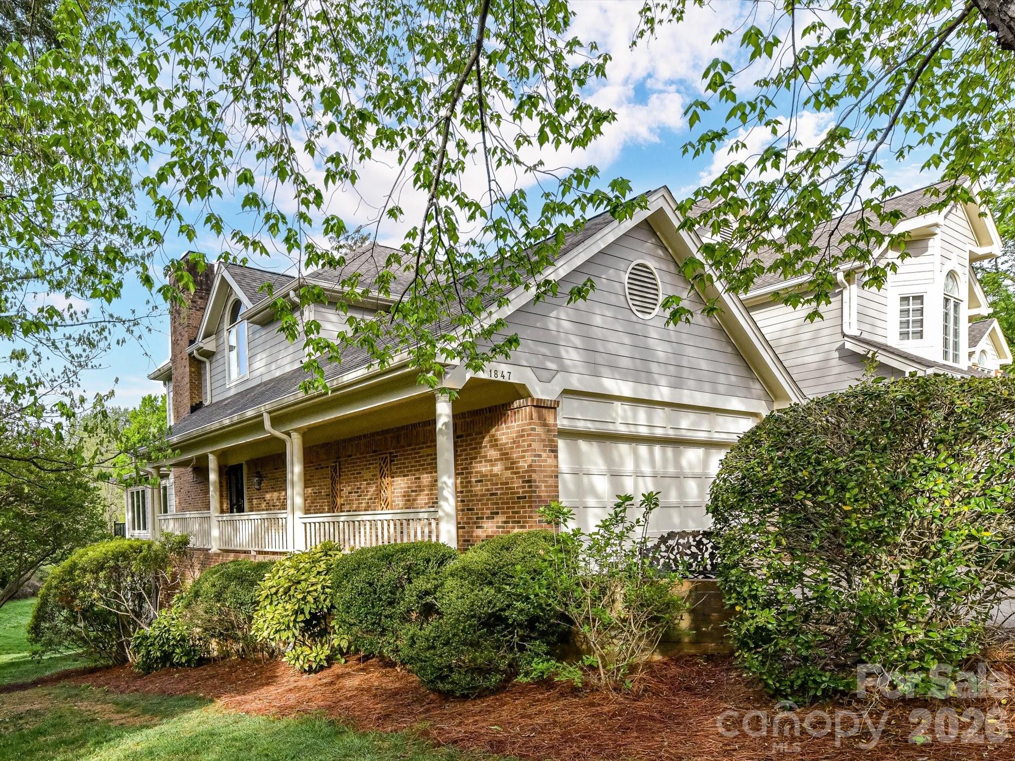 1847 Meadowood Lane Property Photo 1