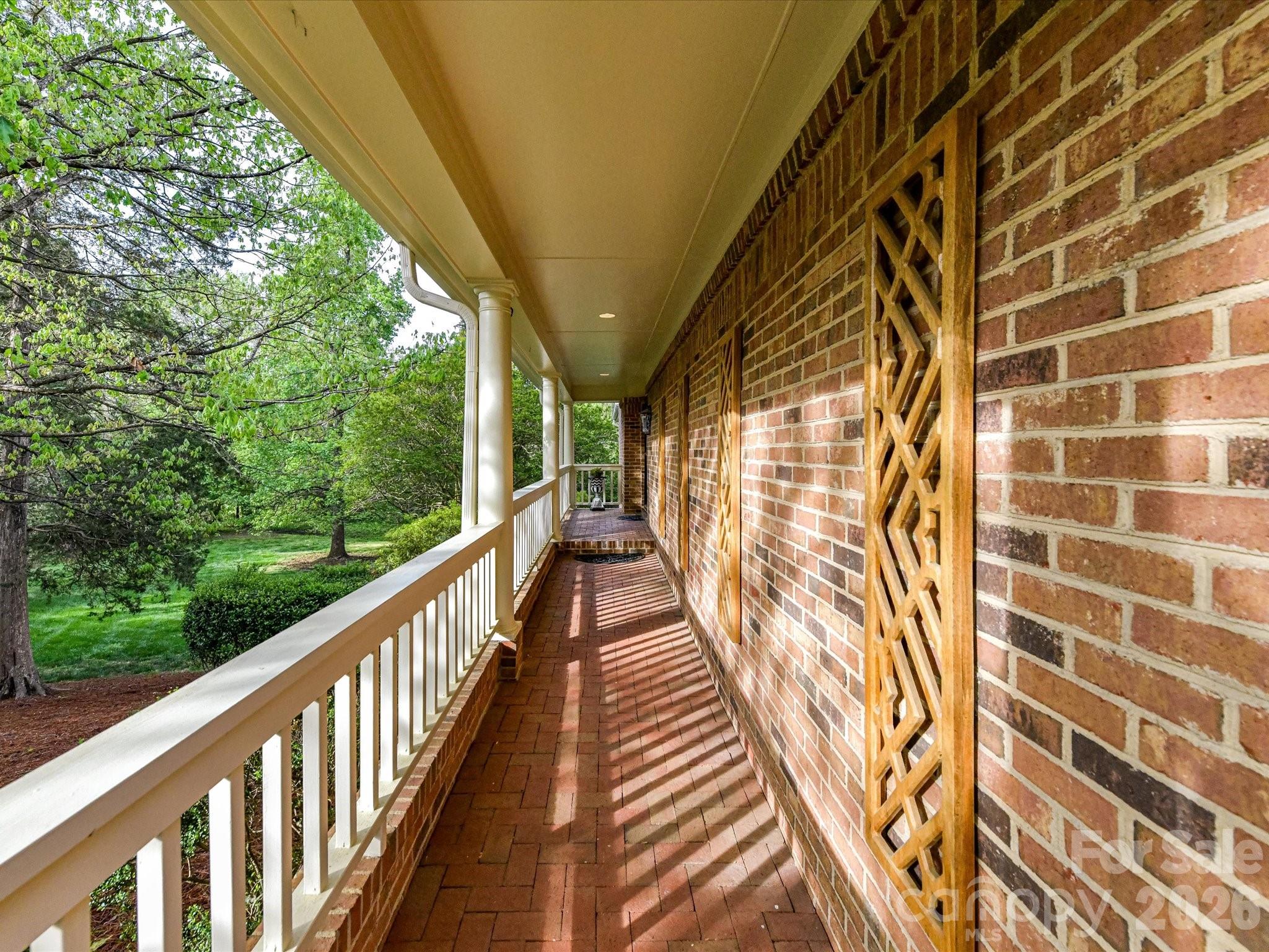 1847 Meadowood Lane Property Photo 3
