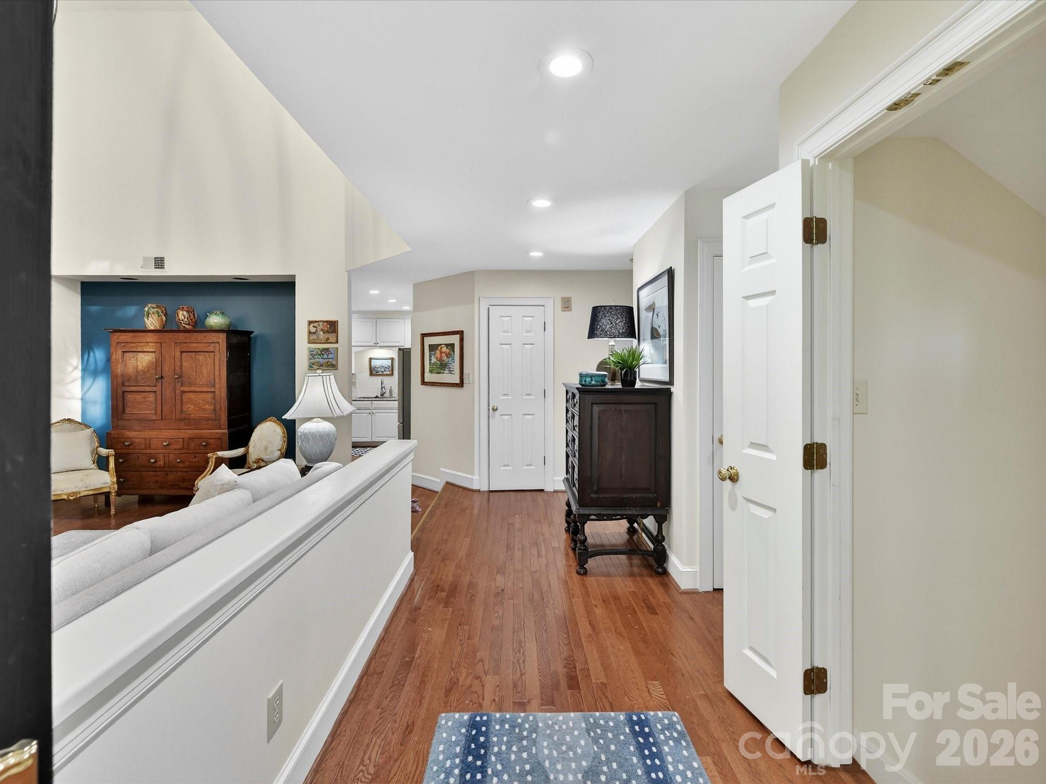 1847 Meadowood Lane Property Photo 4