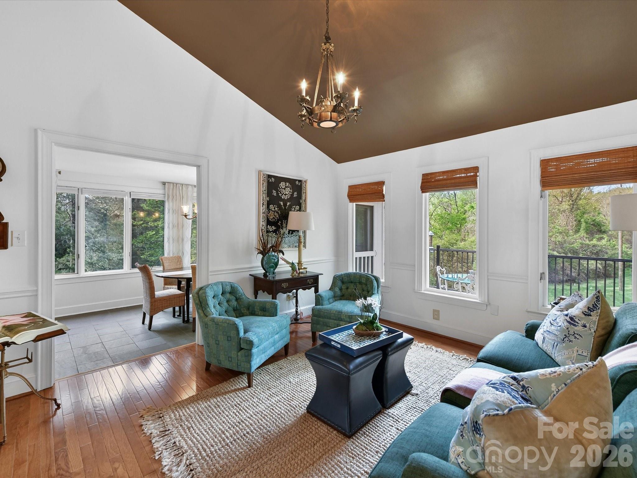 1847 Meadowood Lane Property Photo 10