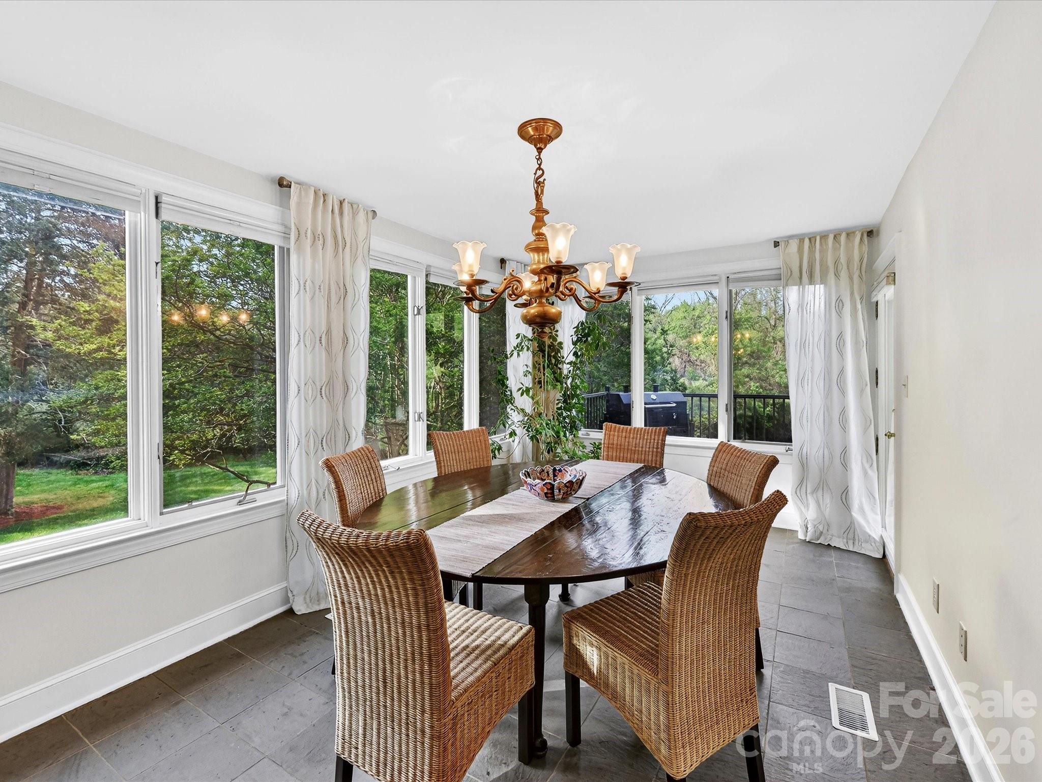 1847 Meadowood Lane Property Photo 11