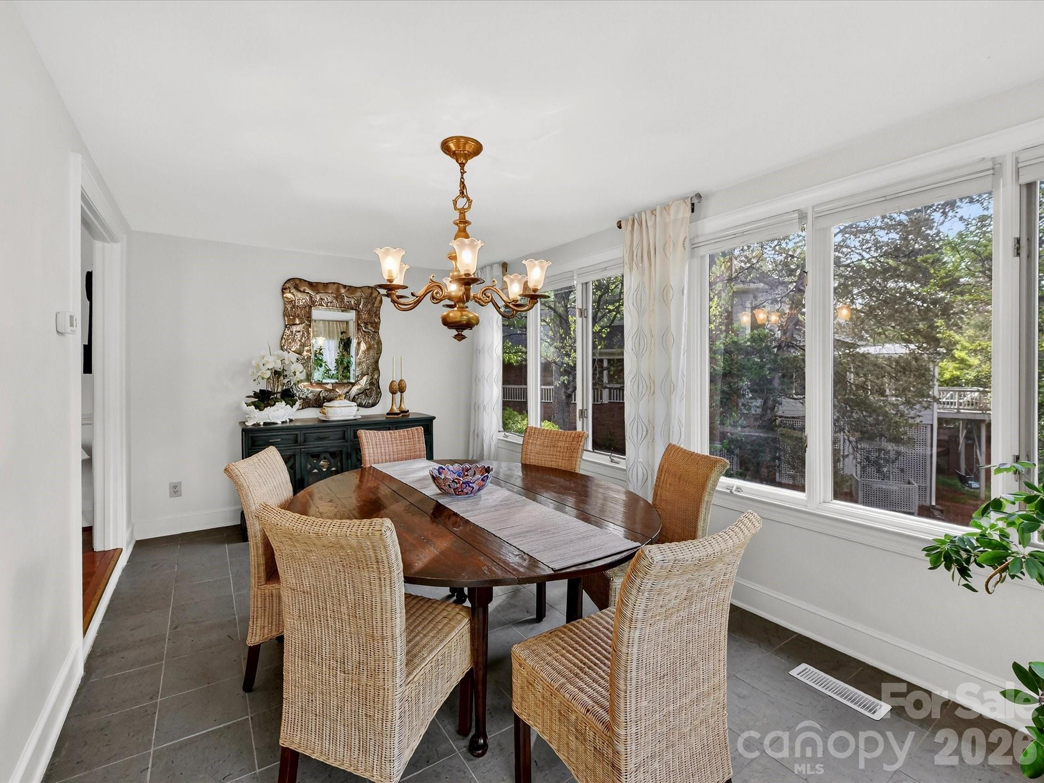 1847 Meadowood Lane Property Photo 12