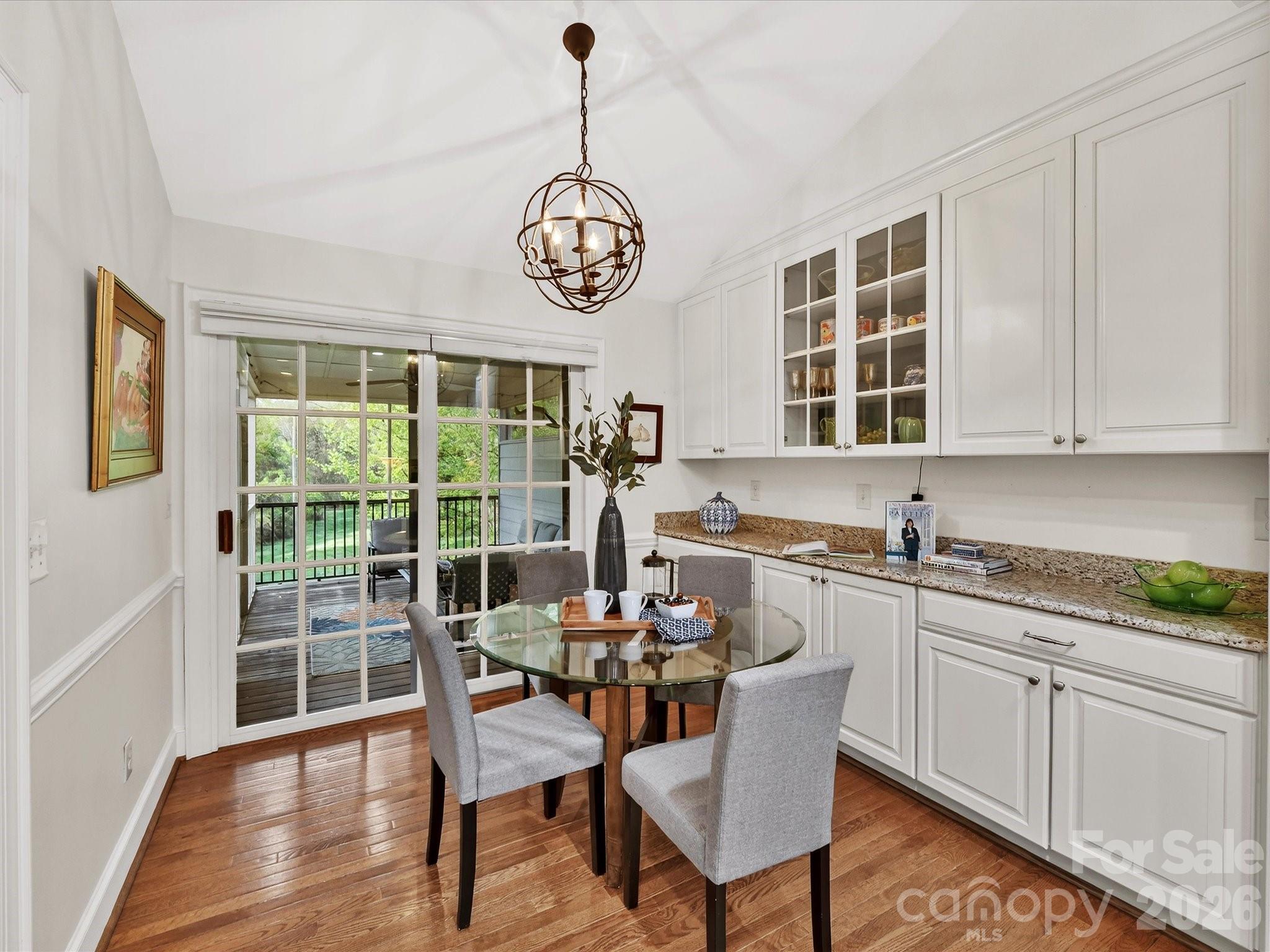1847 Meadowood Lane Property Photo 15