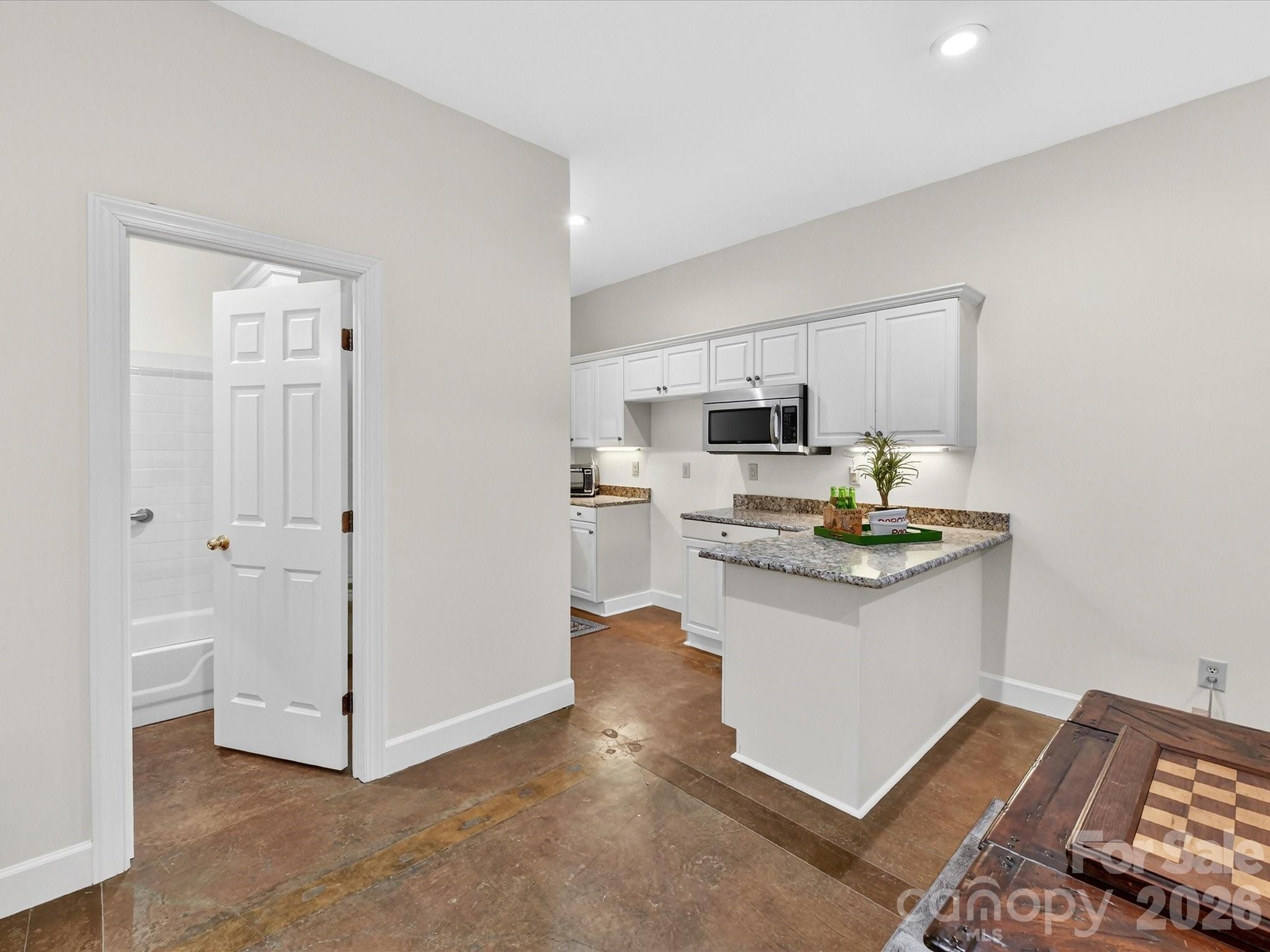 1847 Meadowood Lane Property Photo 32