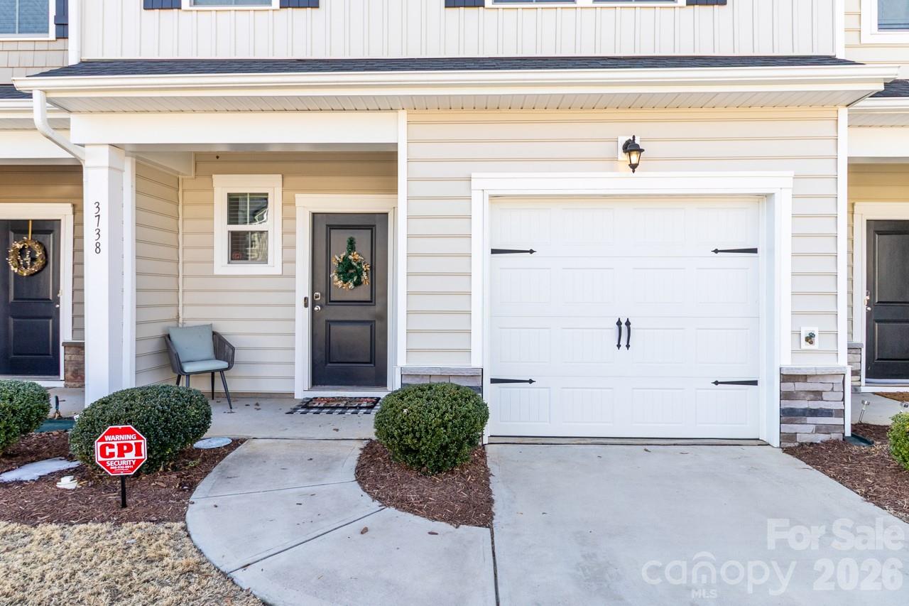 3738 Yorkshire Place Property Photo 4