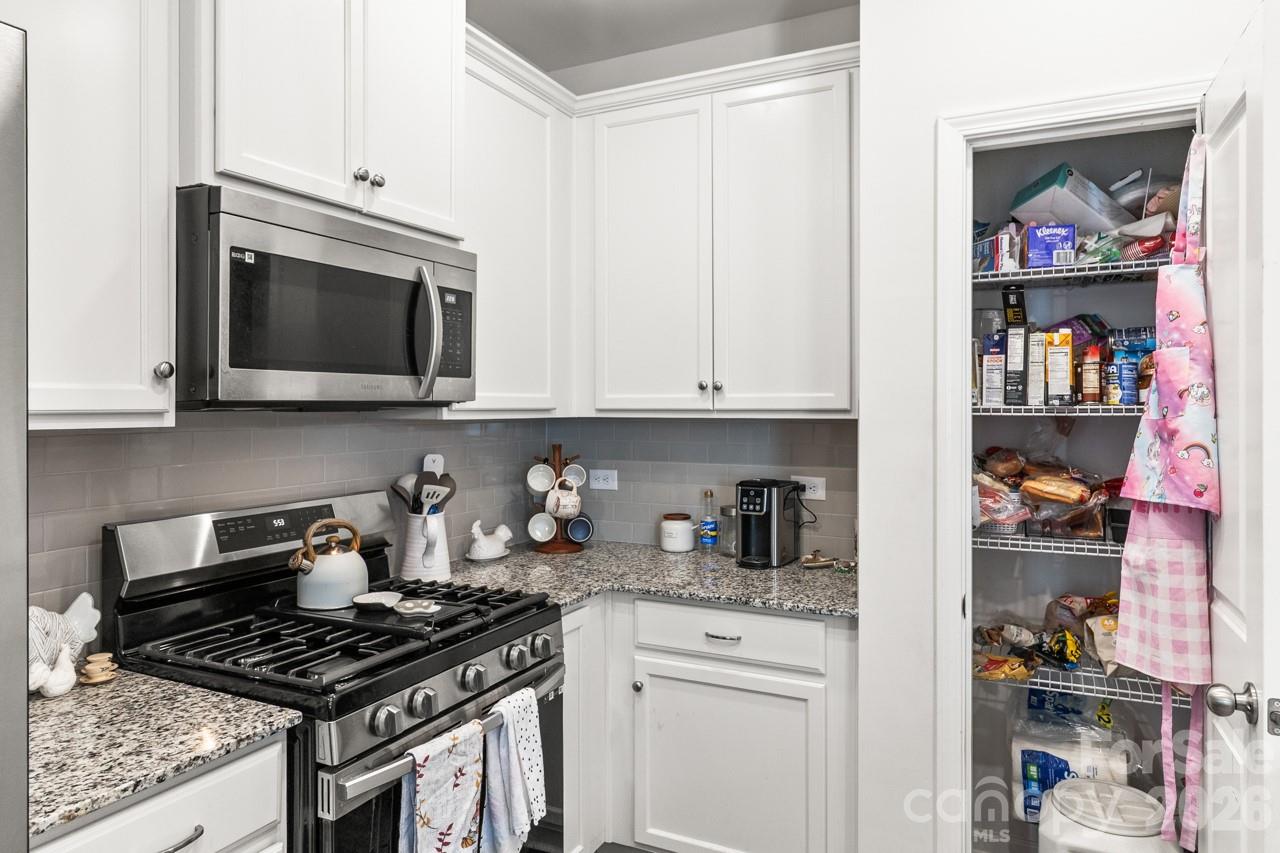 3738 Yorkshire Place Property Photo 11