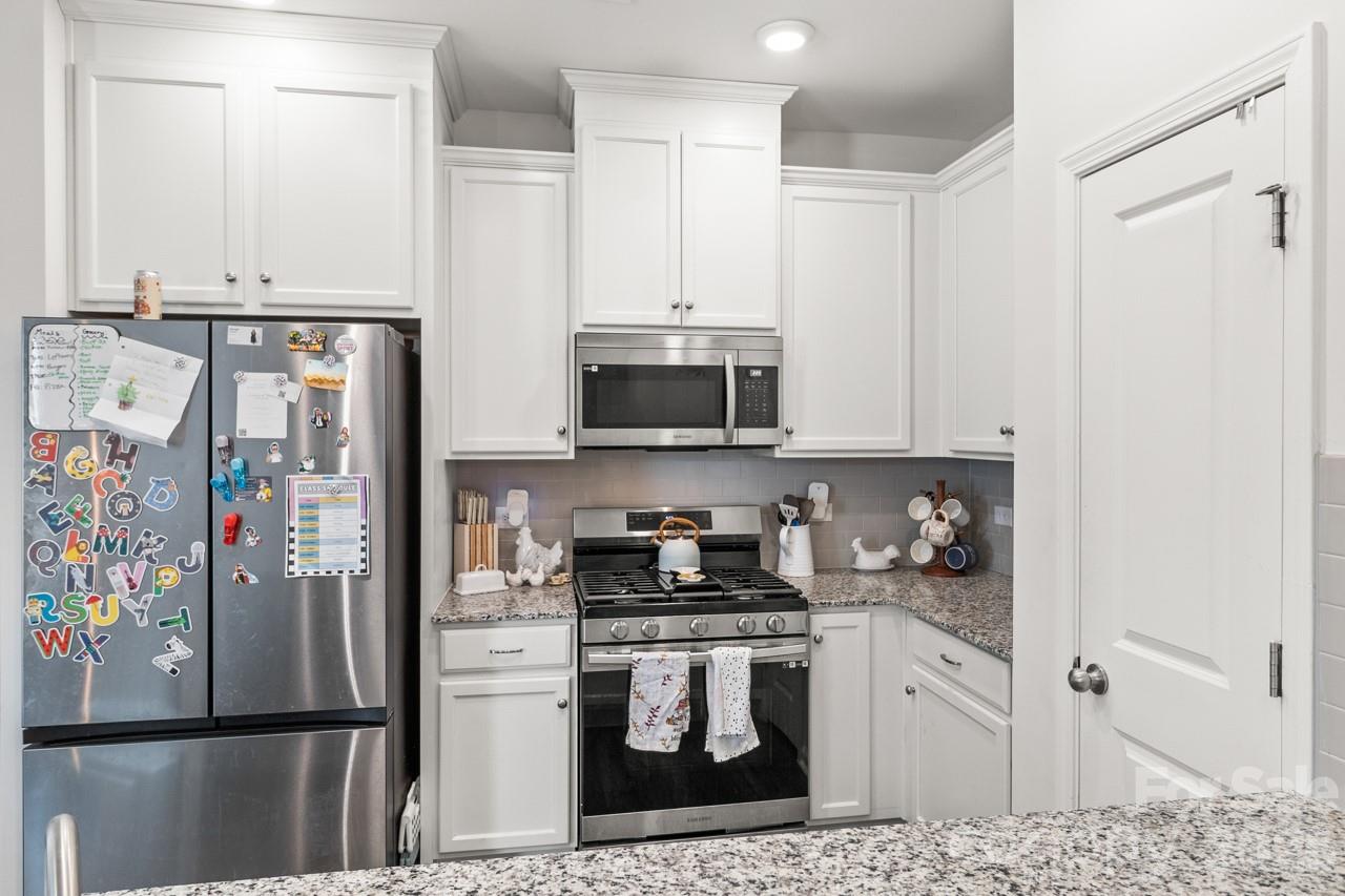 3738 Yorkshire Place Property Photo 12