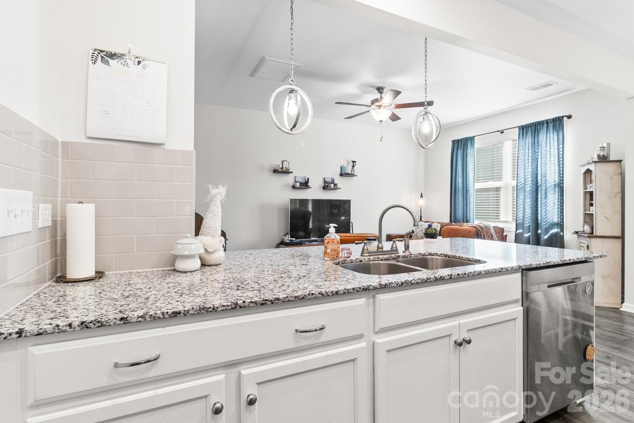 3738 Yorkshire Place Property Photo 13