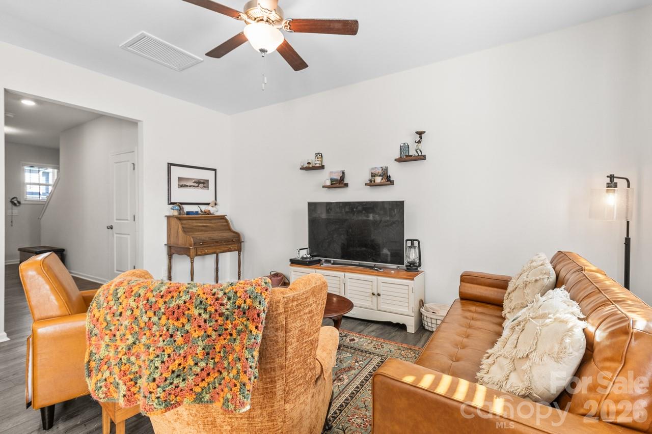 3738 Yorkshire Place Property Photo 14