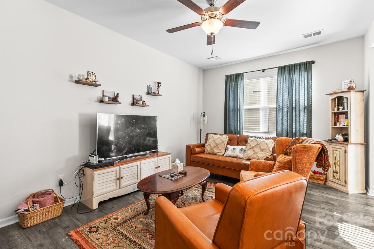 3738 Yorkshire Place Property Photo 15